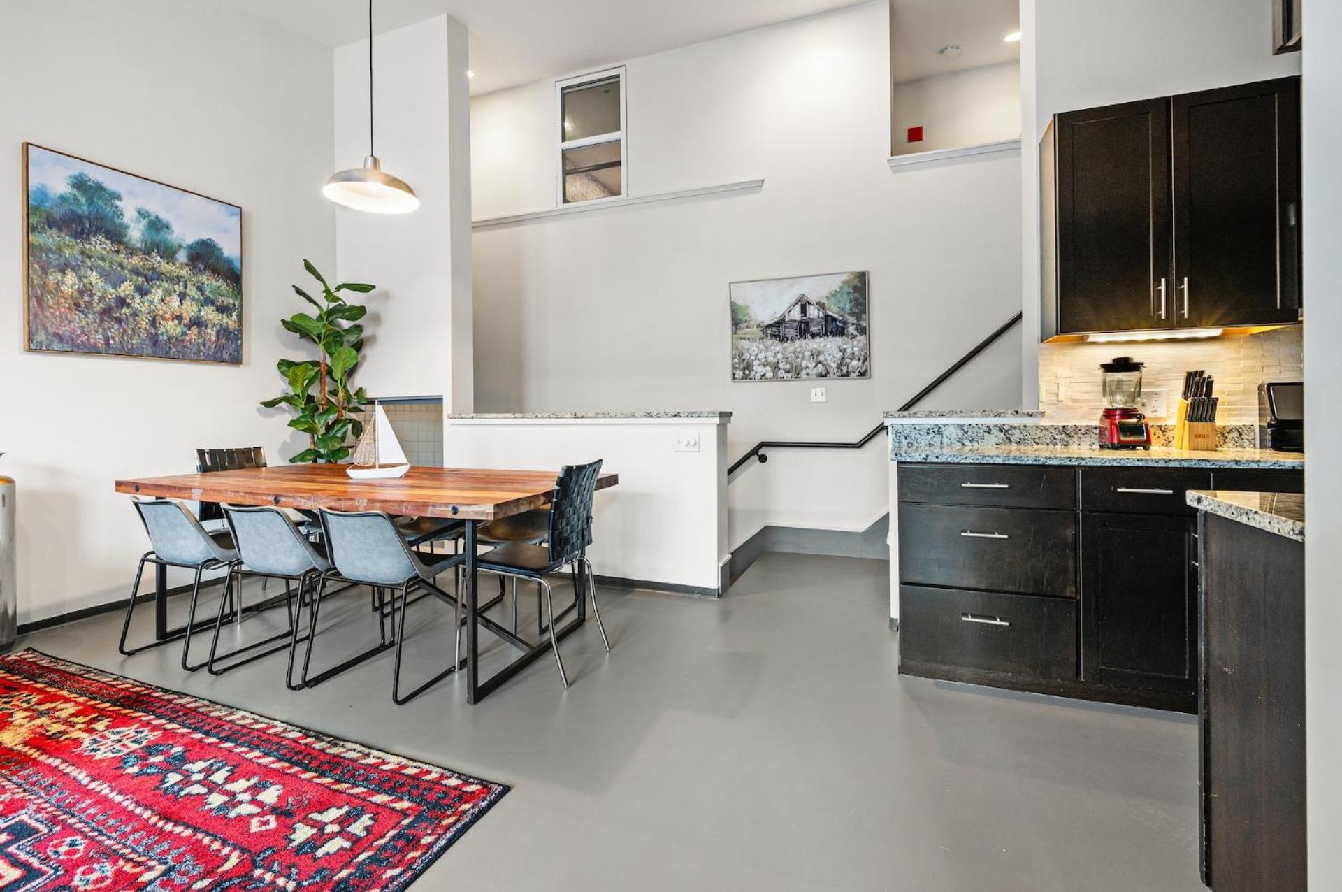 Furnished Loft Style In Southend Apartment