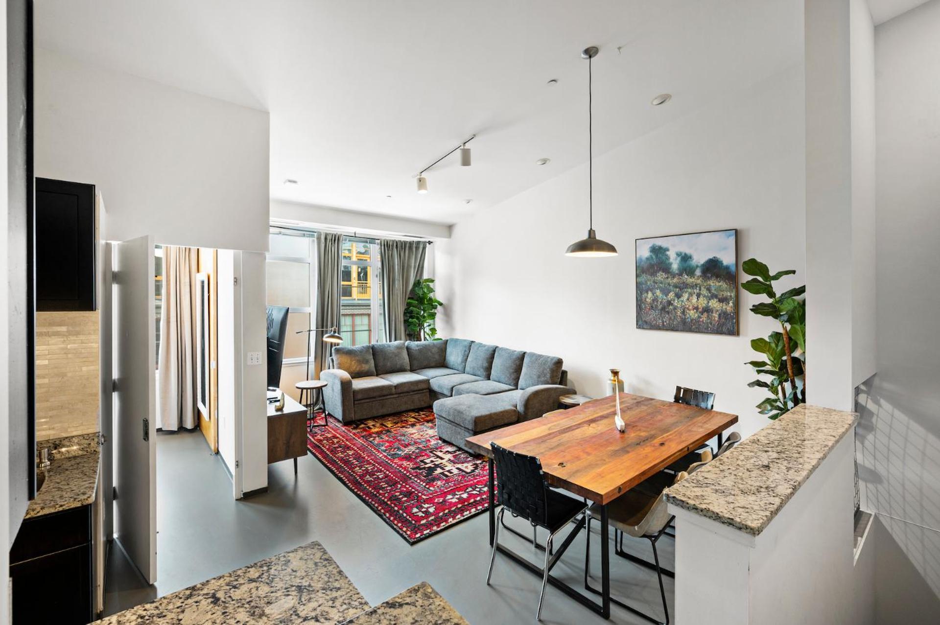 Furnished Loft Style In Southend