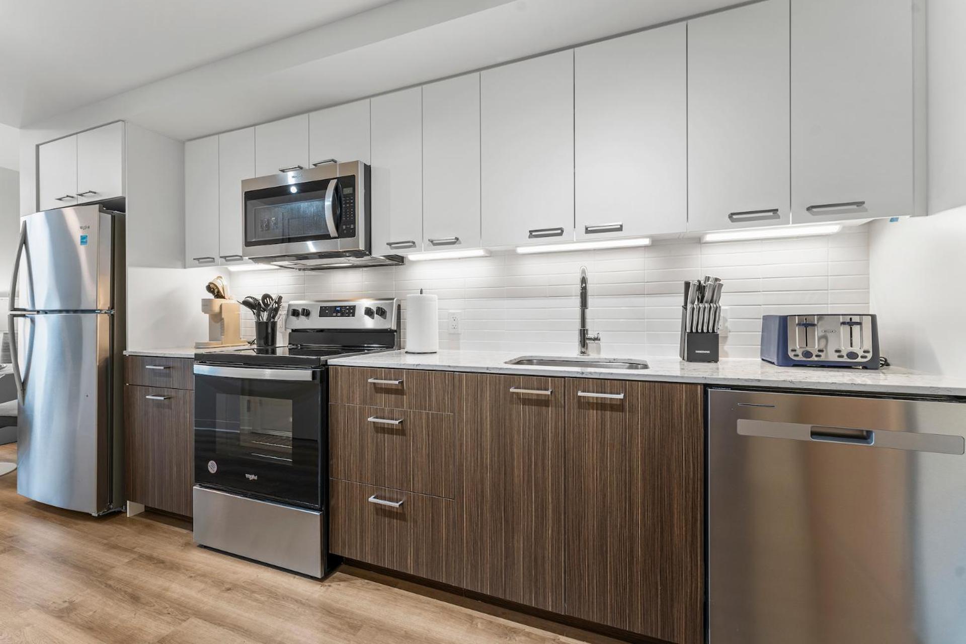 Furnished Luxury Next To Harvard Stadium Apartment *
