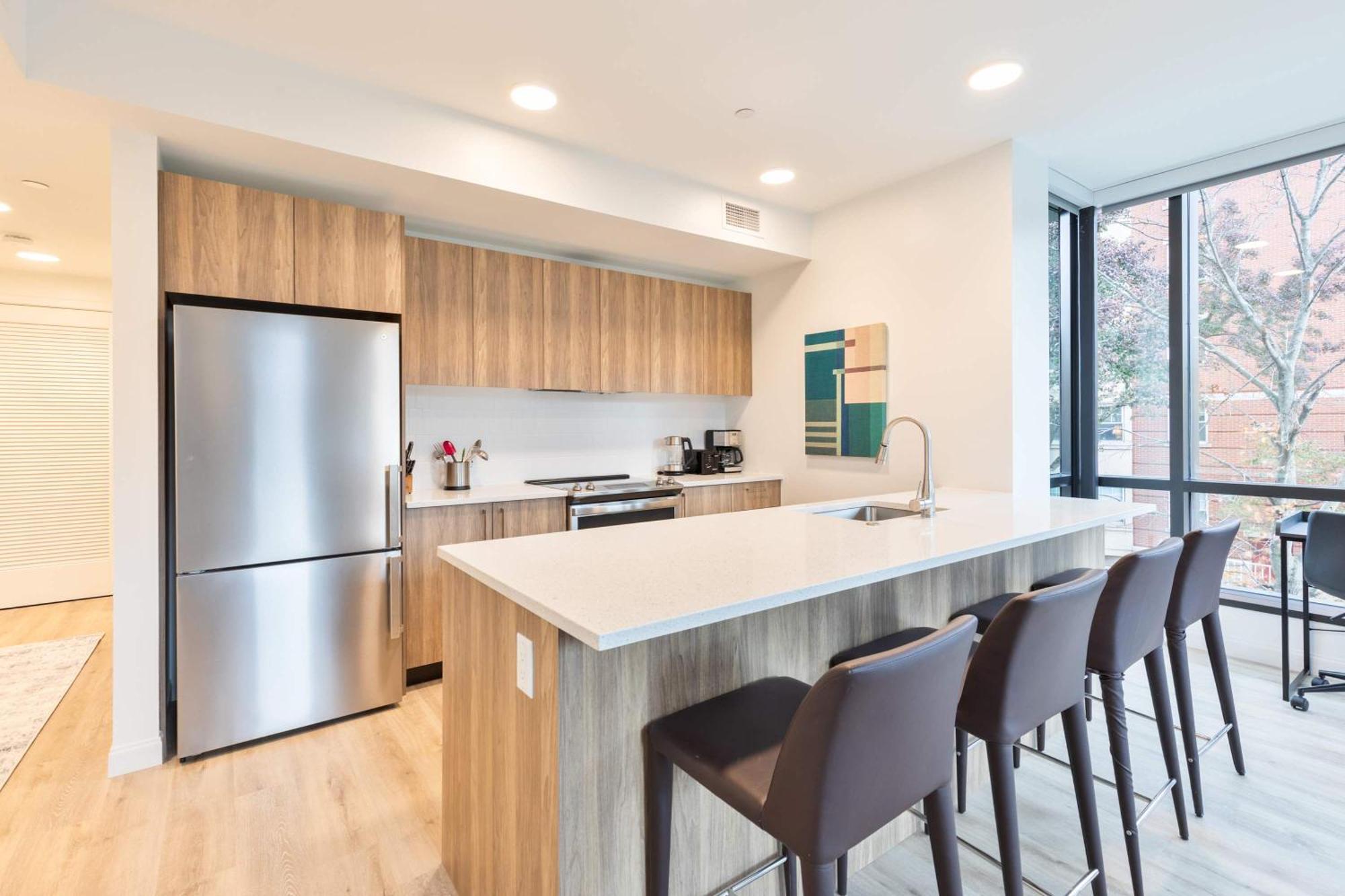 Apartment Gorgeous With Kitchen - Idl-250