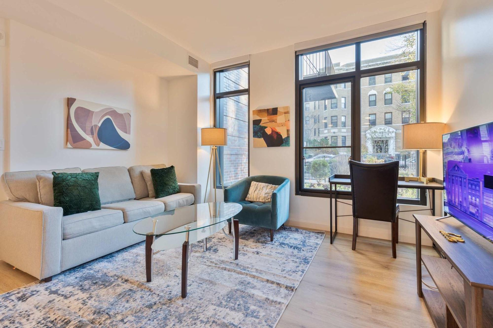 Gorgeous With Kitchen With Gym Boston