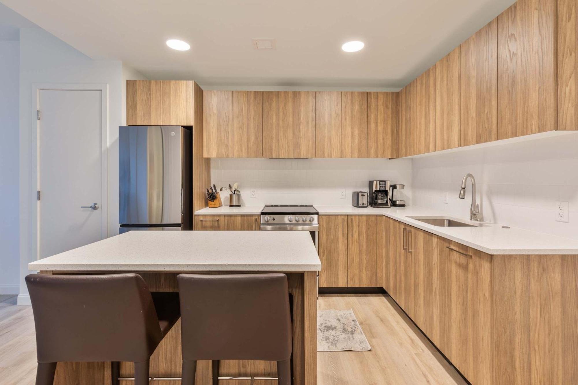 Gorgeous With Kitchen With Gym *