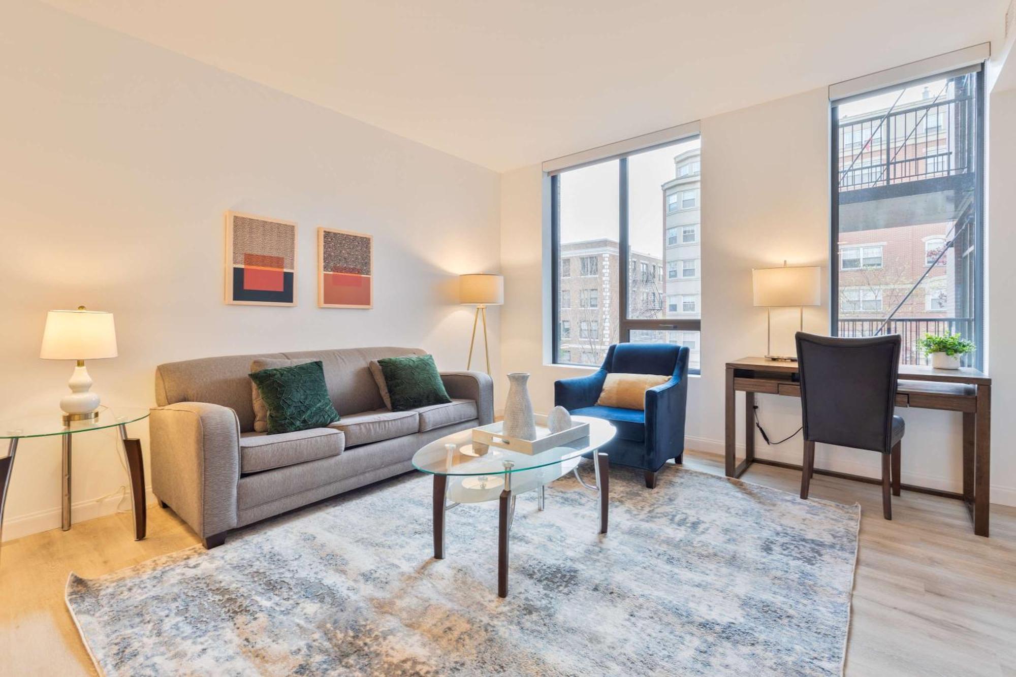 Luxury With Kitchen & Gym Boston