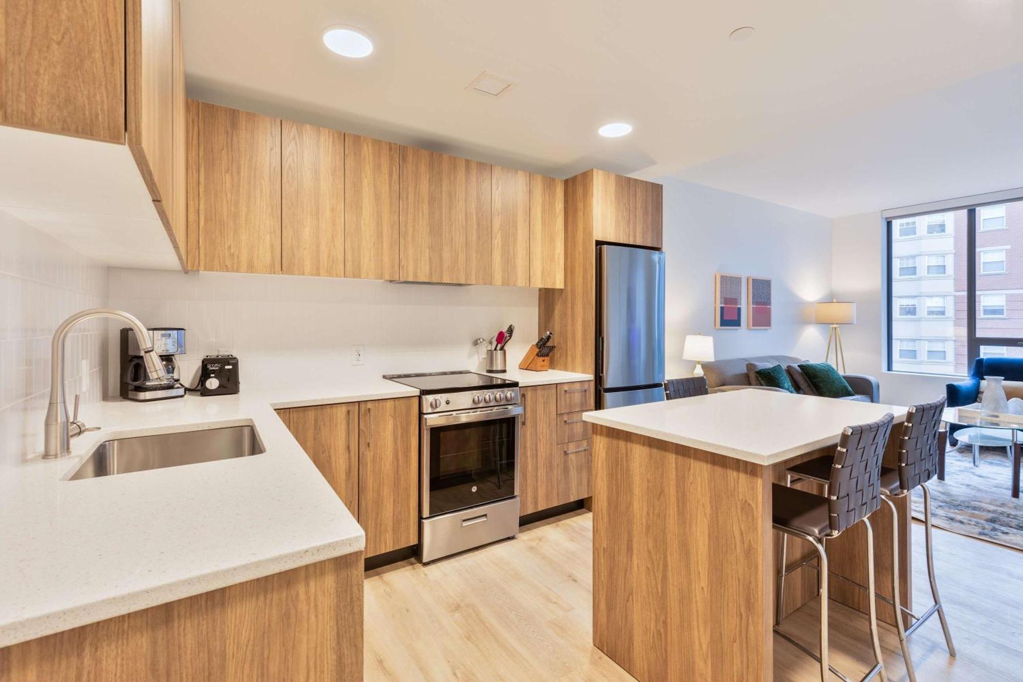 Luxury With Kitchen & Gym * Boston