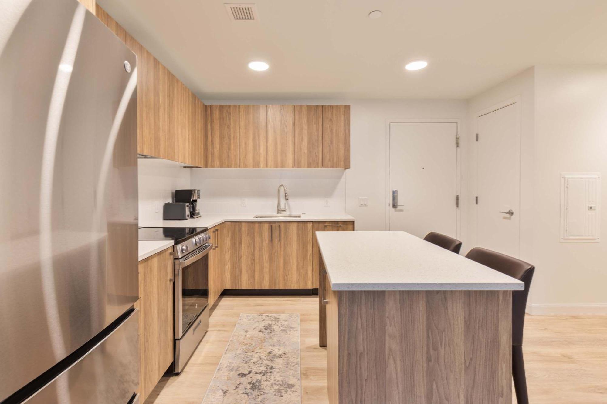 Apartment Gorgeous With Kitchen-idl-350 Boston