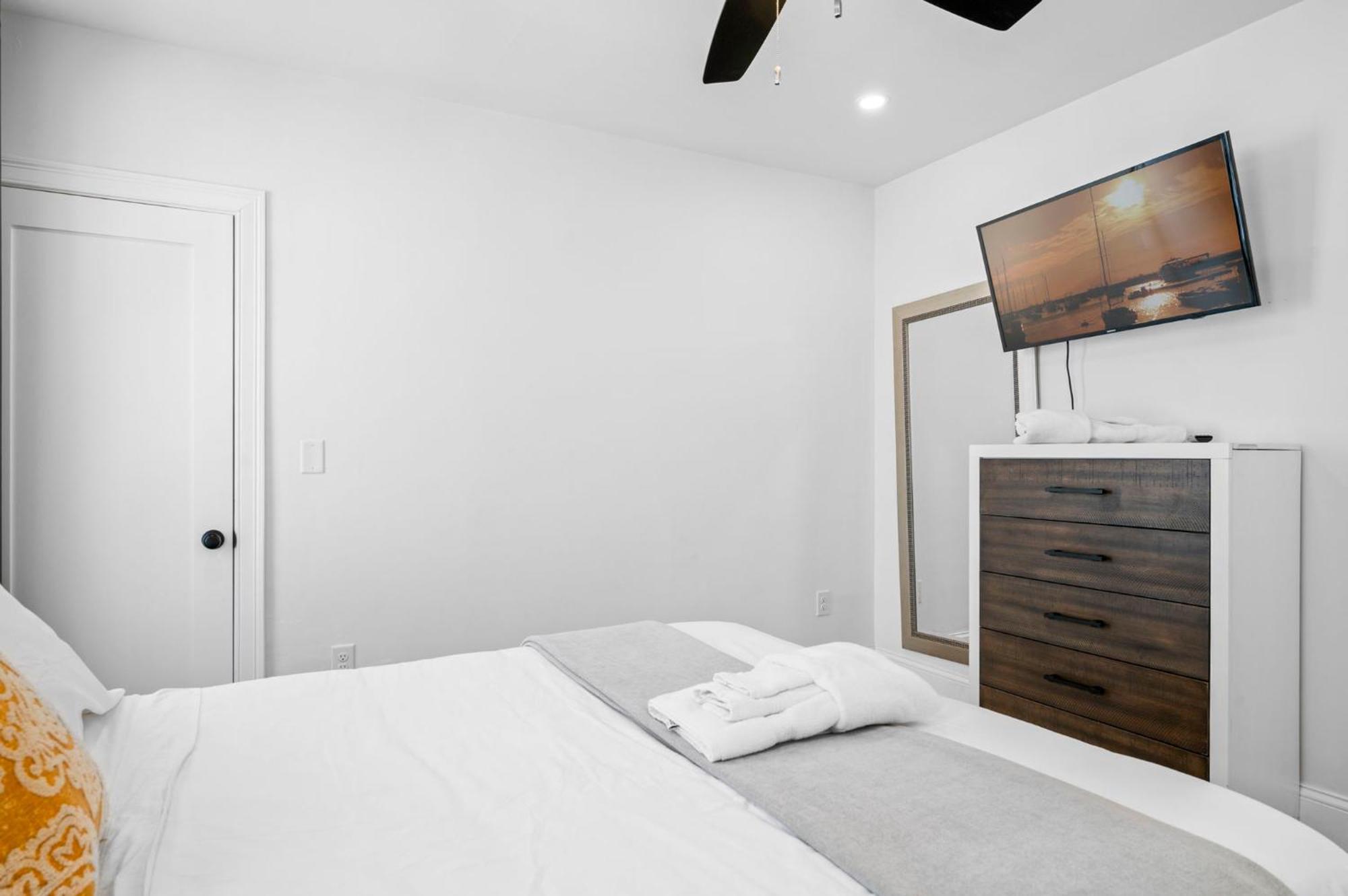 Roslindale Village Apartment *