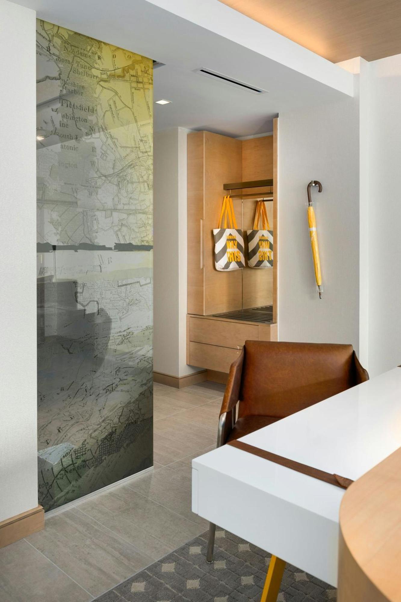 The Envoy Hotel, Autograph Collection Hotel 4*