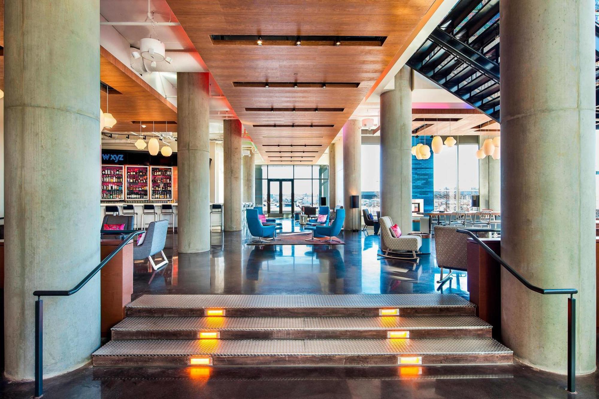 Aloft Seaport District Hotel 4*