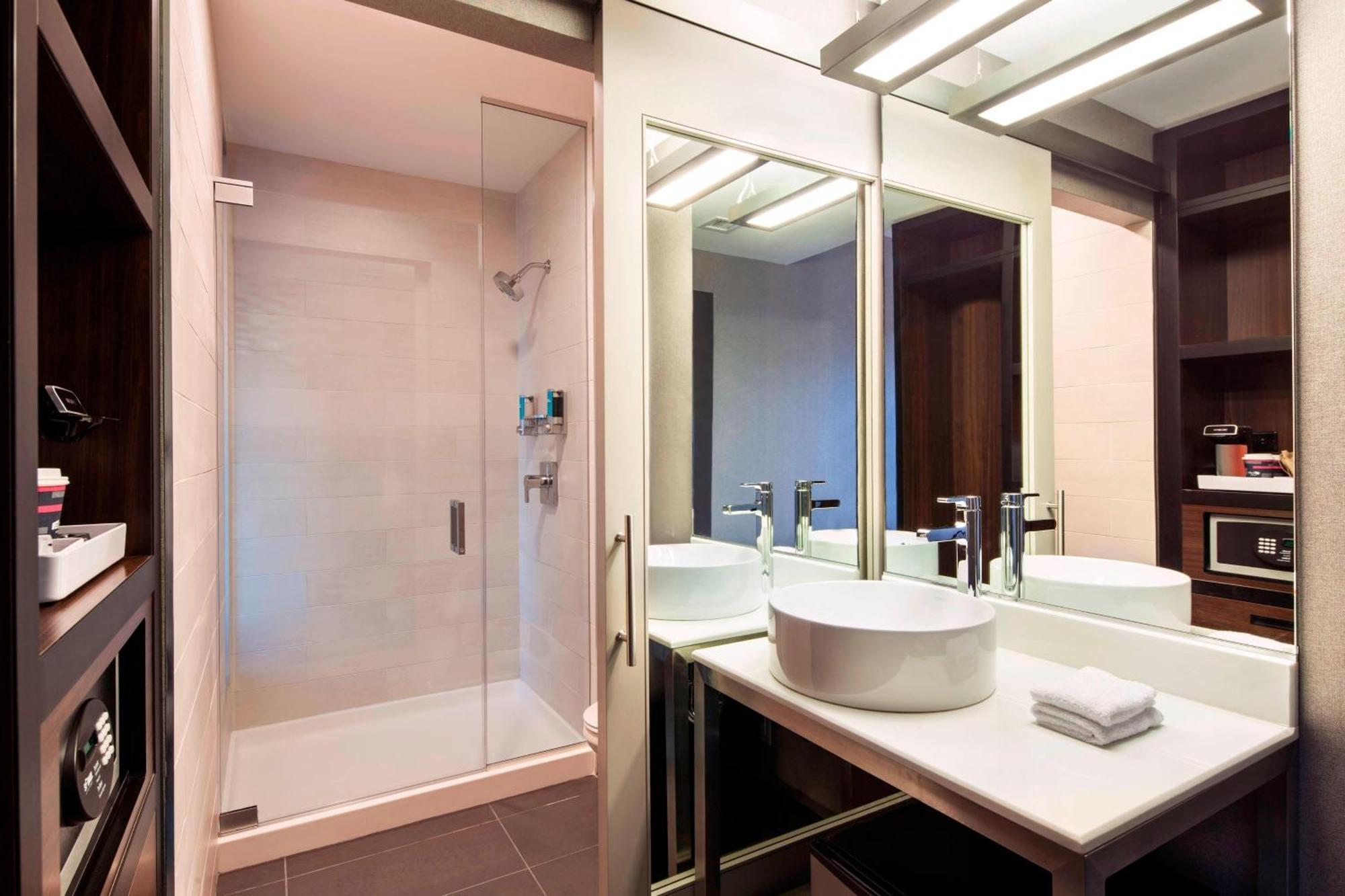 Hotel Aloft Seaport District 4*