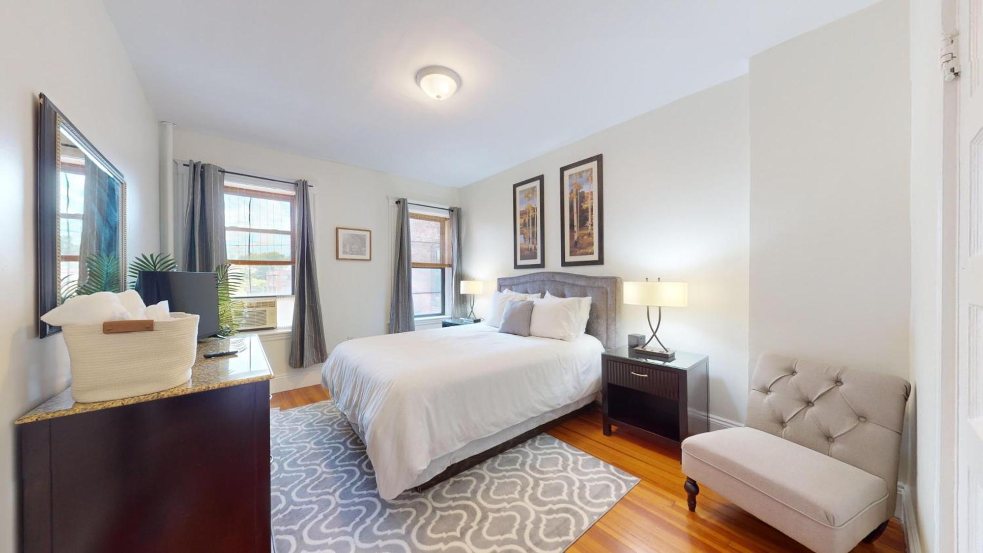 2br Retreat Near College & Longwood Apartment *