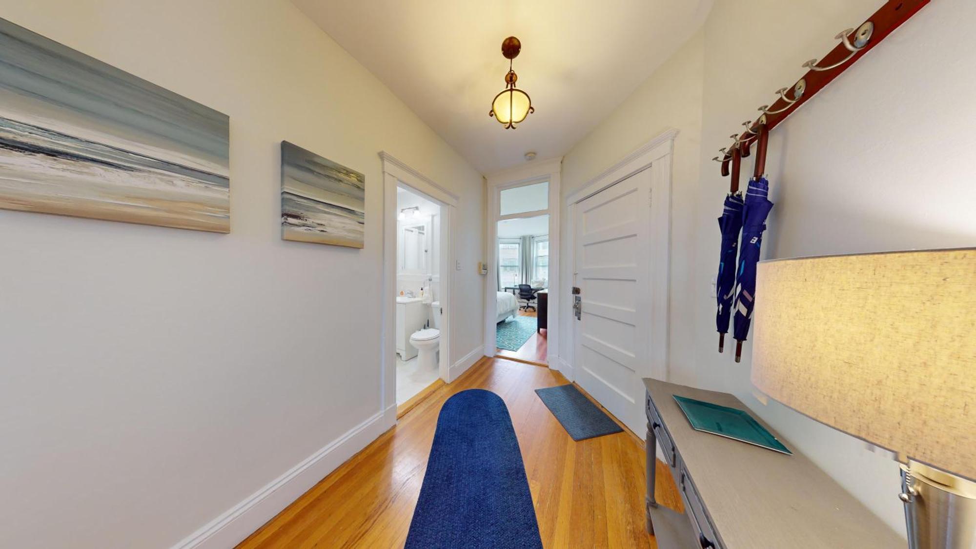 2br Retreat Near College & Longwood Apartment Boston