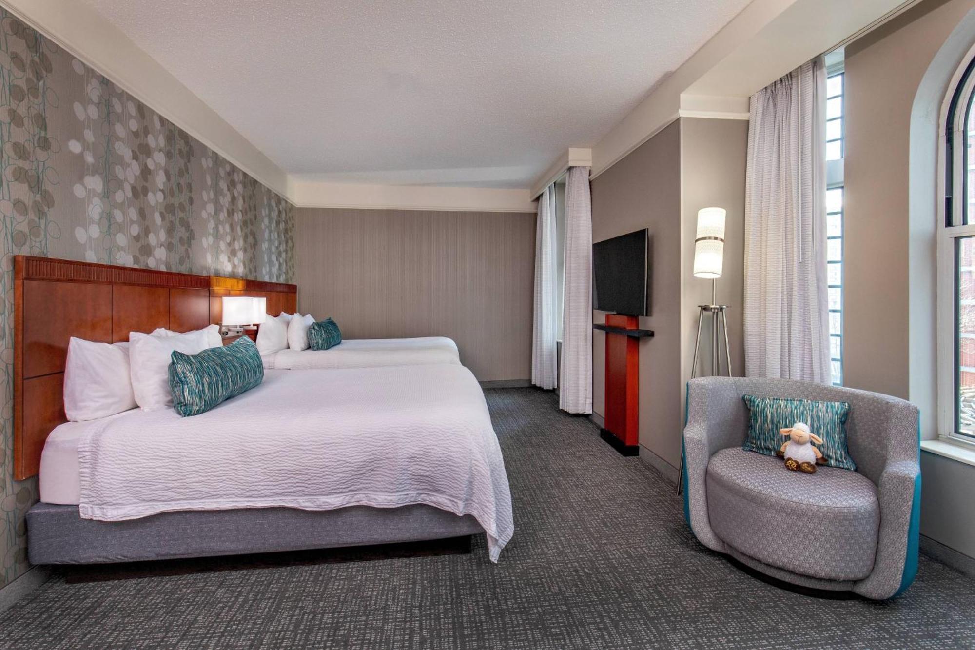 Courtyard Copley Square 3*