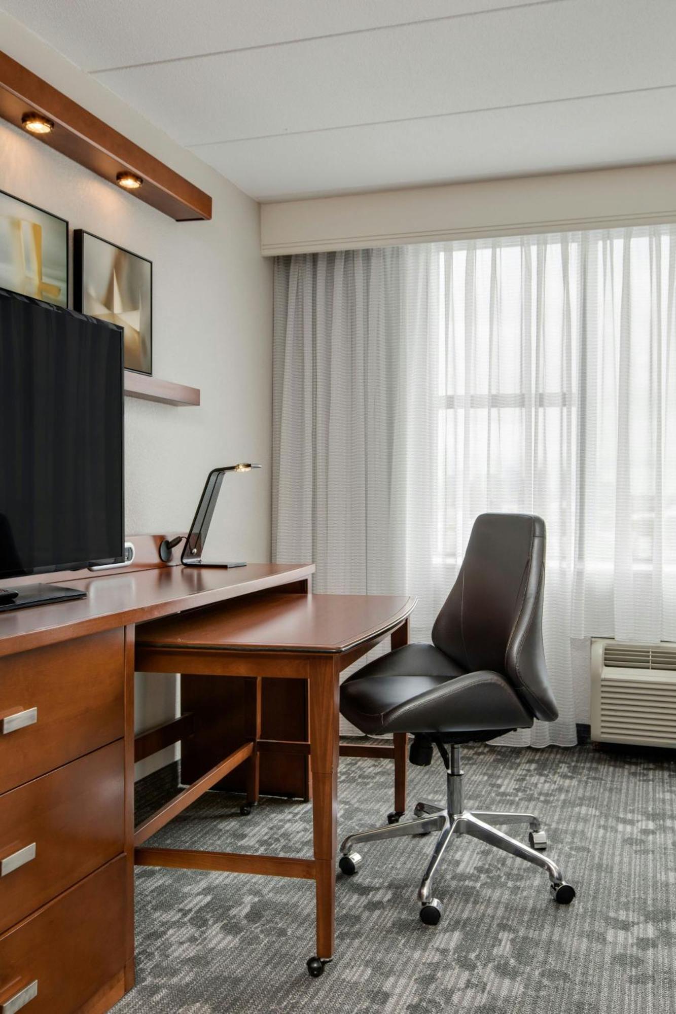 Hotel Courtyard By Marriott Logan Airport Boston