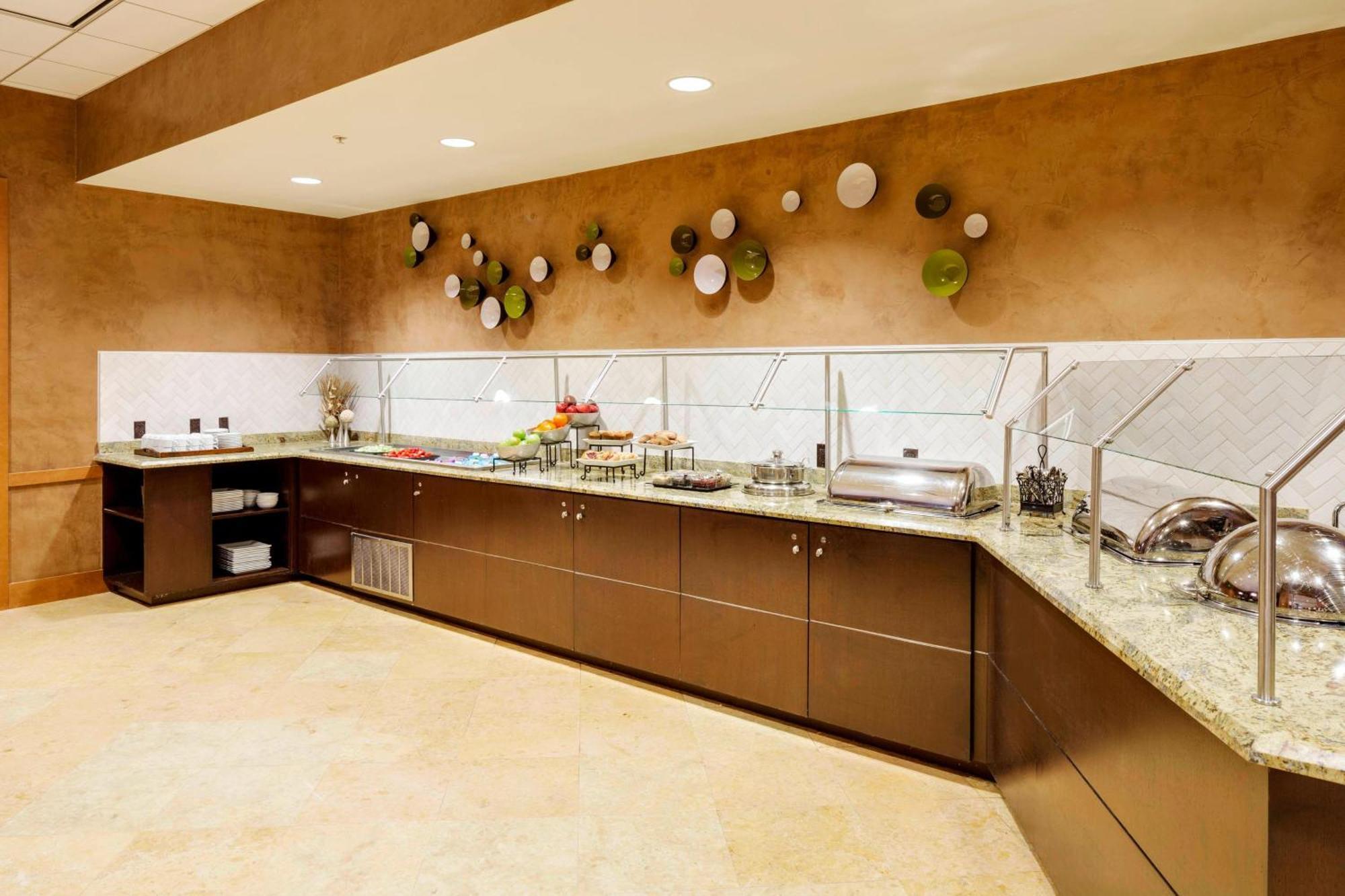 Courtyard By Marriott Logan Airport Hotel 3*
