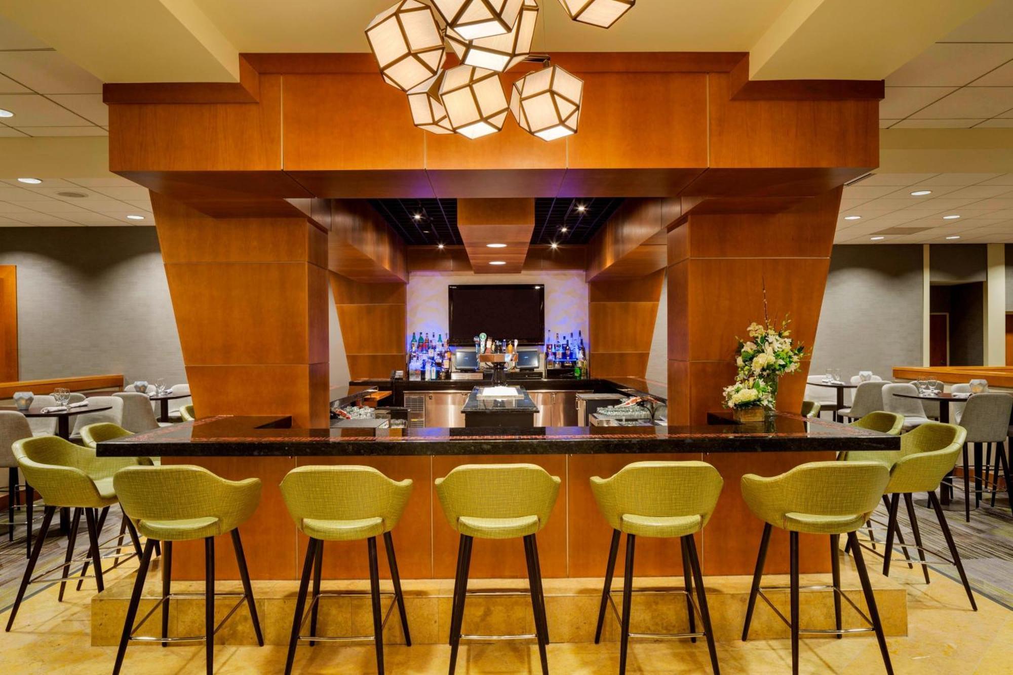 Hotel Courtyard By Marriott Logan Airport 3*