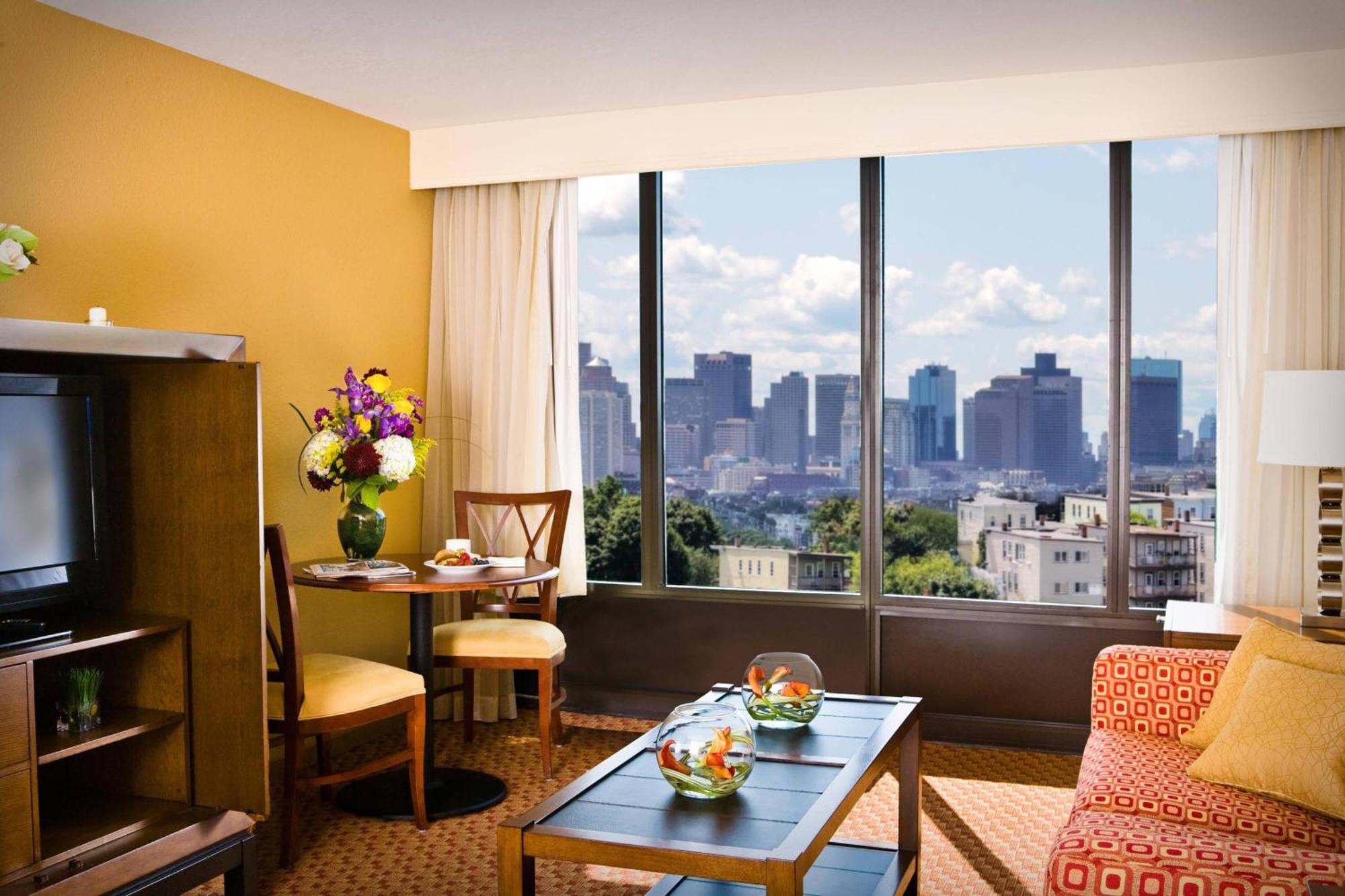 Courtyard By Marriott Logan Airport 3*