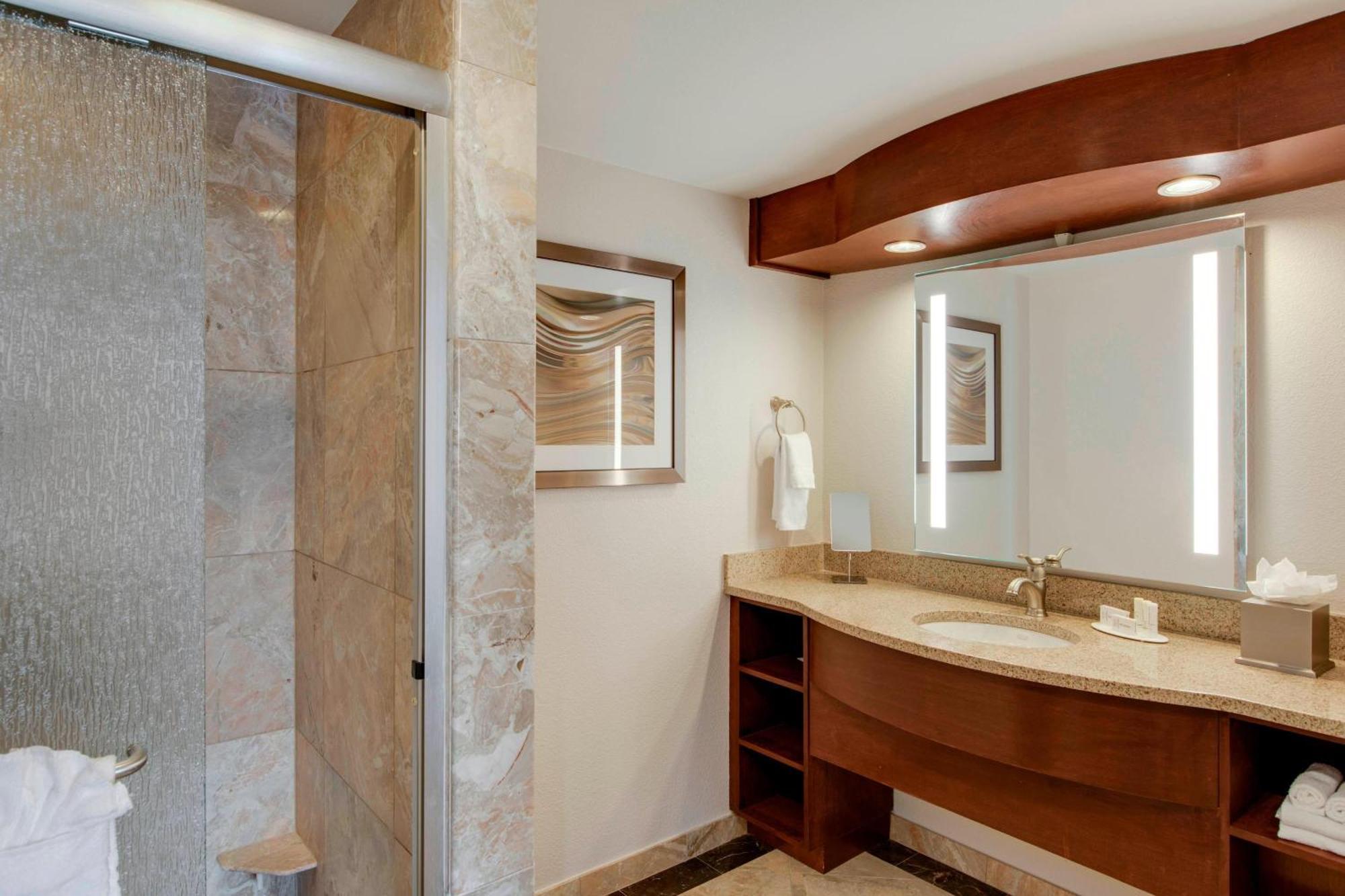 Courtyard By Marriott Logan Airport Hotel 3*