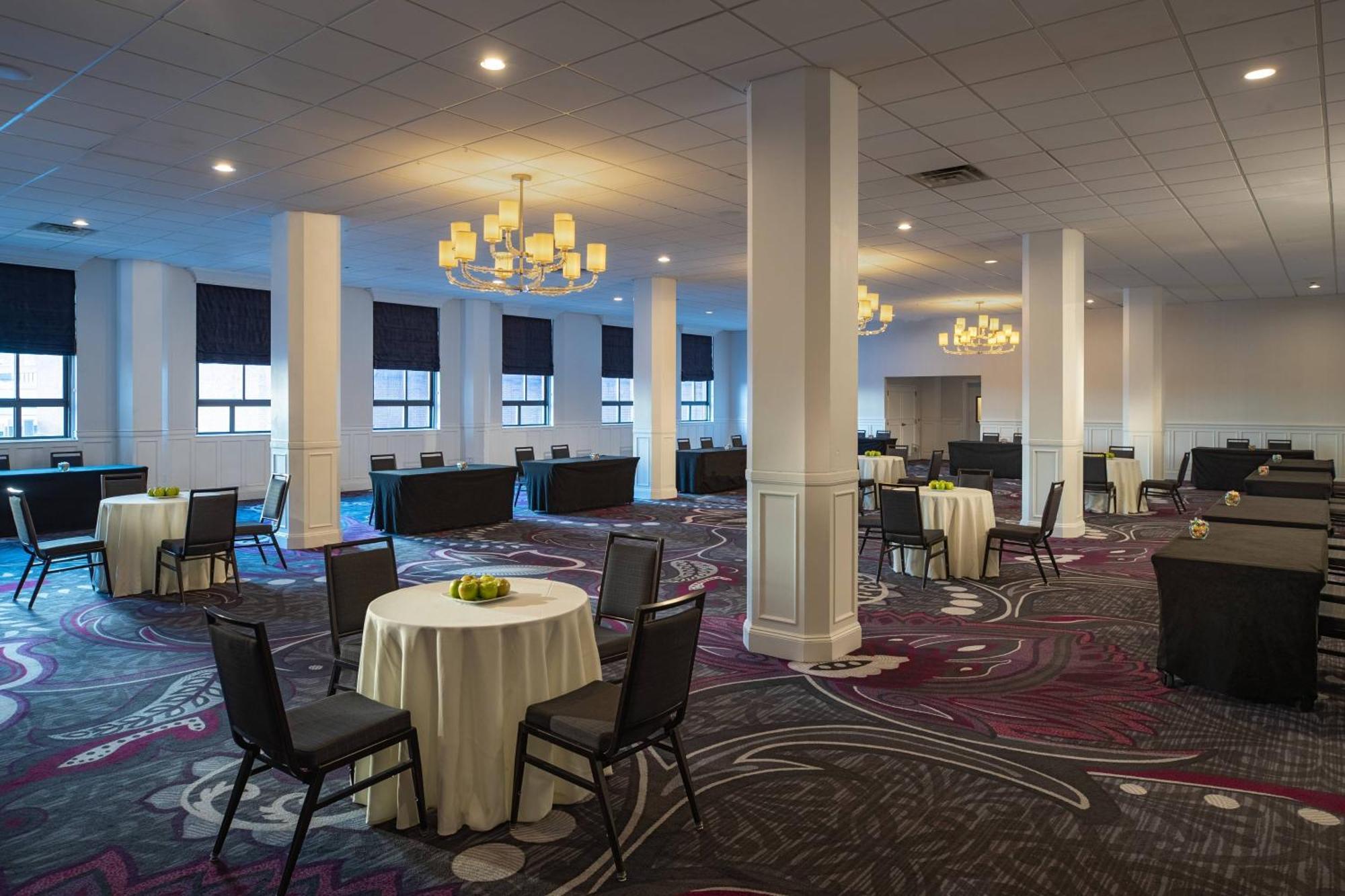 Courtyard By Marriott Downtown 4*