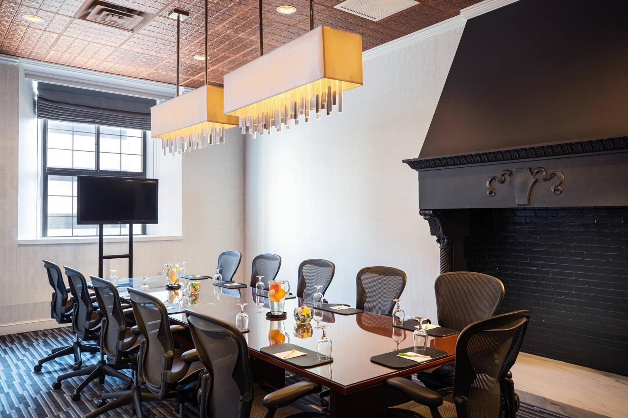 Courtyard By Marriott Downtown Hotel Boston