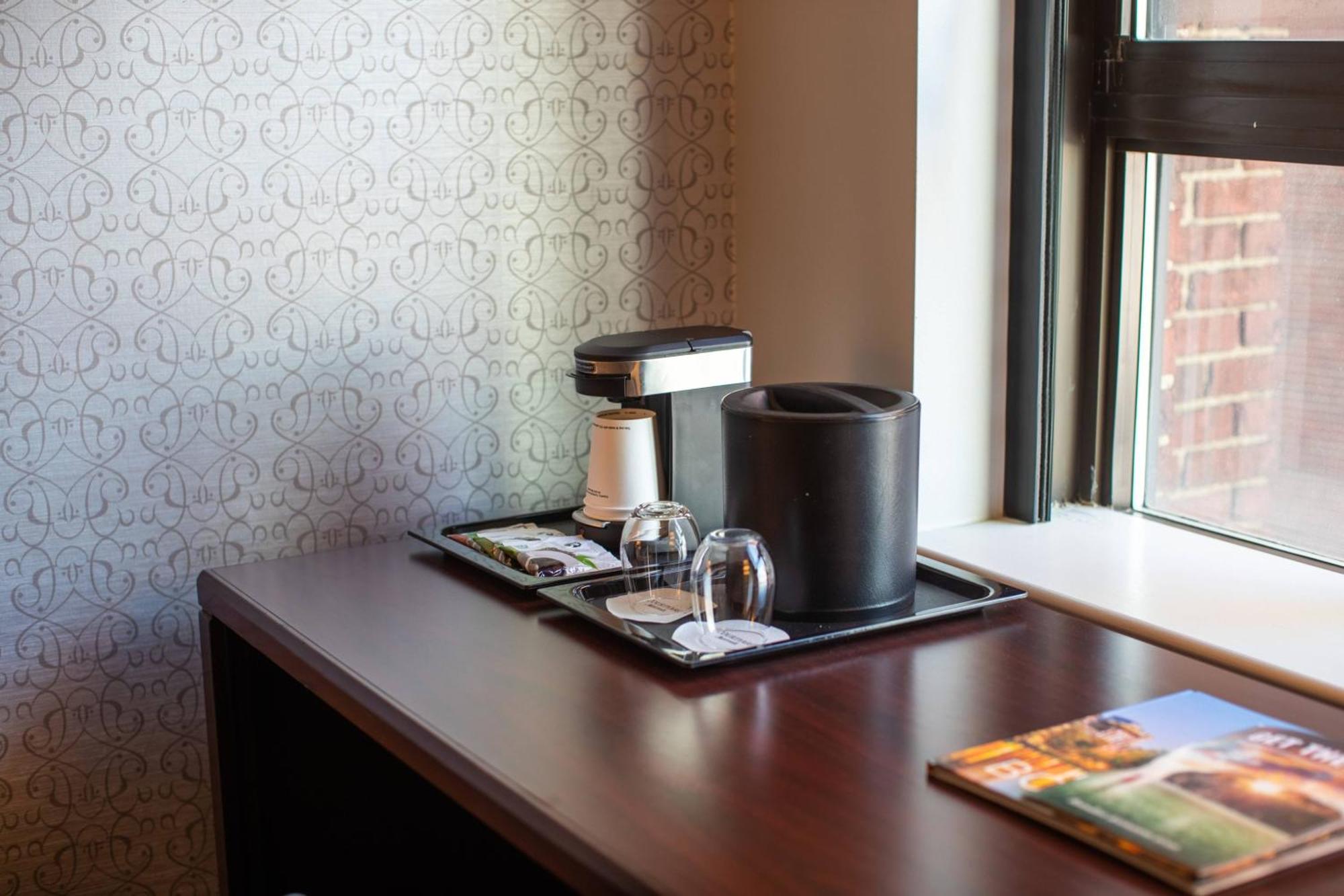 Courtyard By Marriott Downtown Hotel