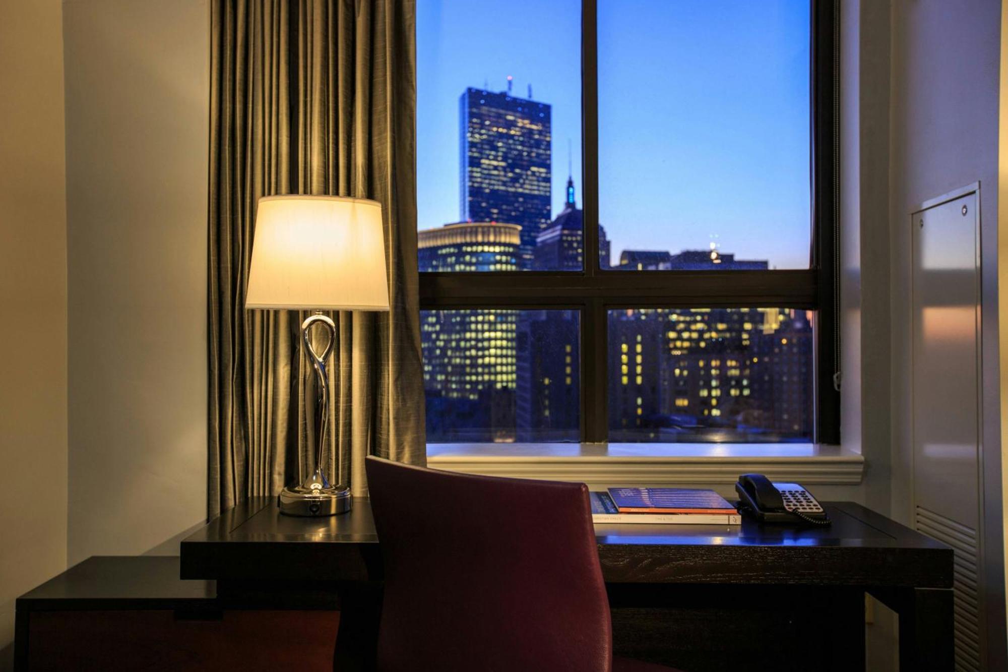 Courtyard By Marriott Downtown Hotel Boston