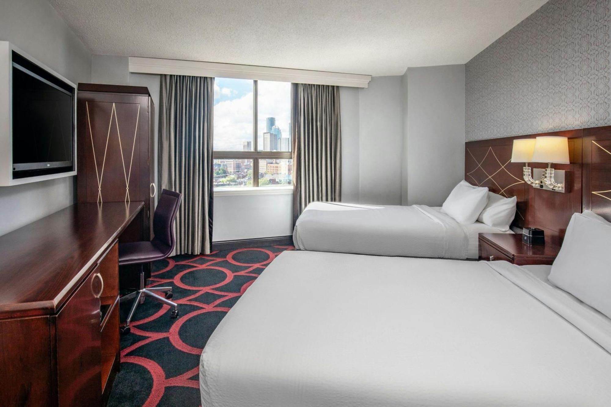 Courtyard By Marriott Downtown Hotel