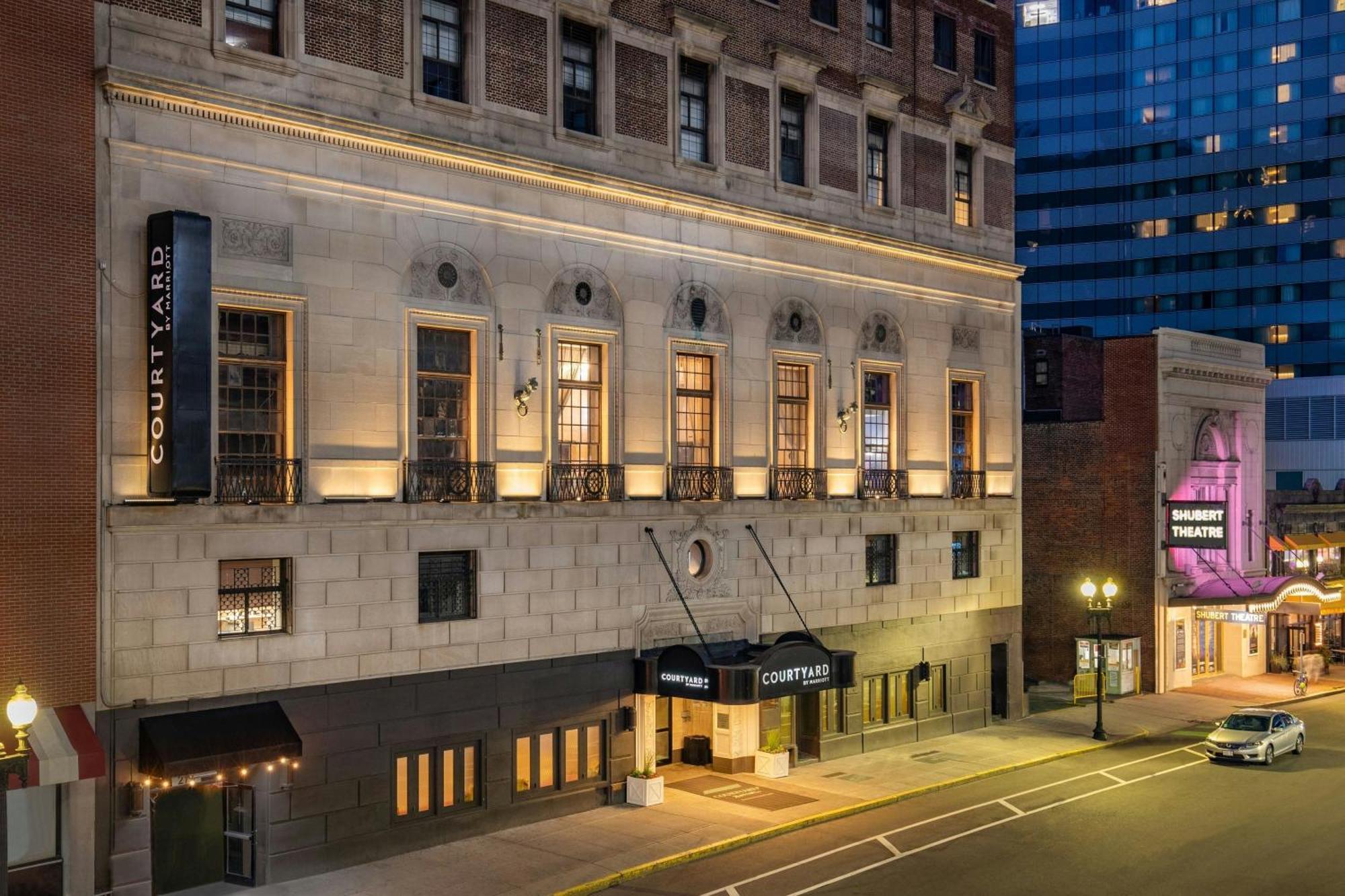 Courtyard By Marriott Downtown Boston