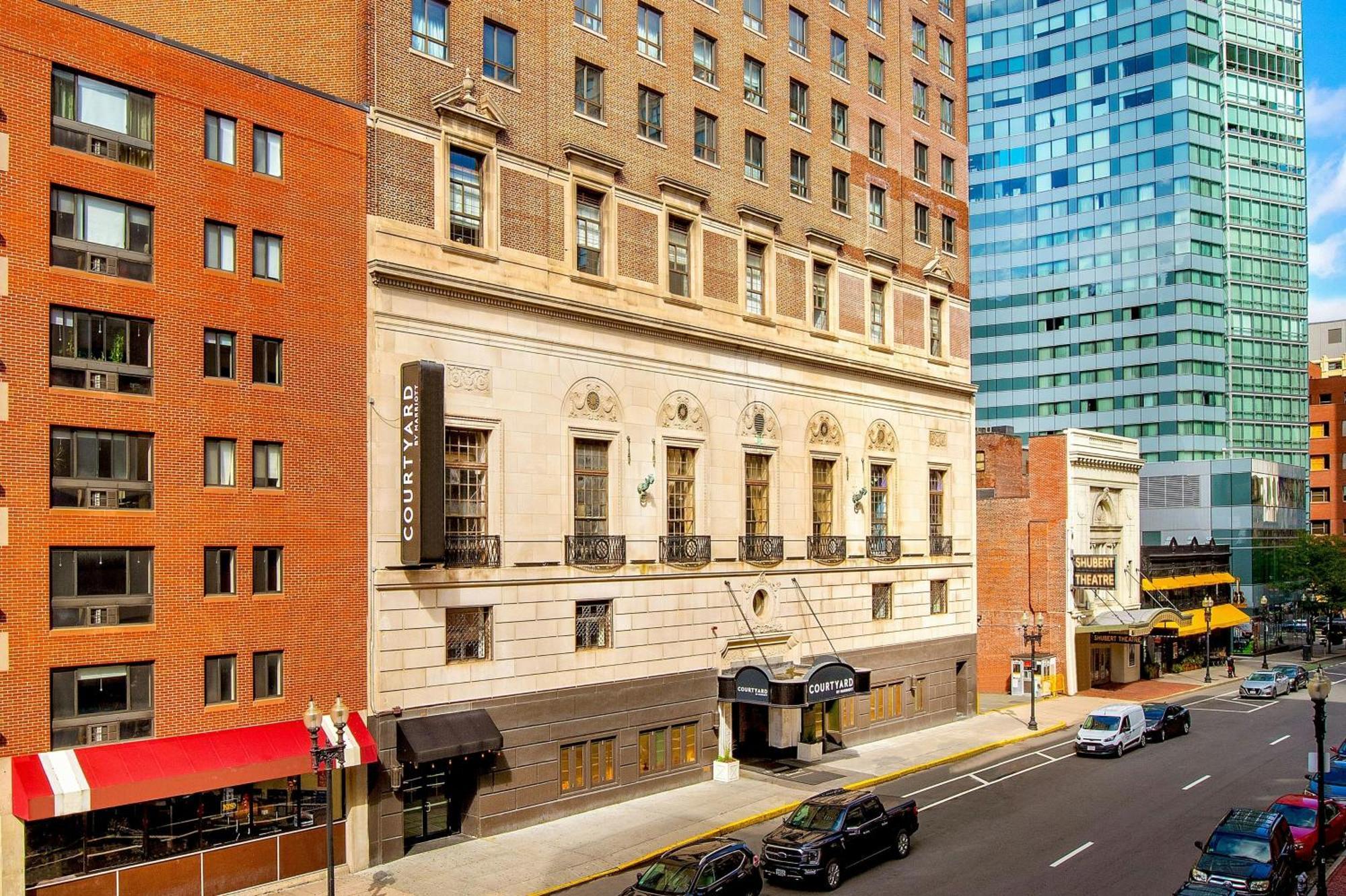 Courtyard By Marriott Downtown 4*
