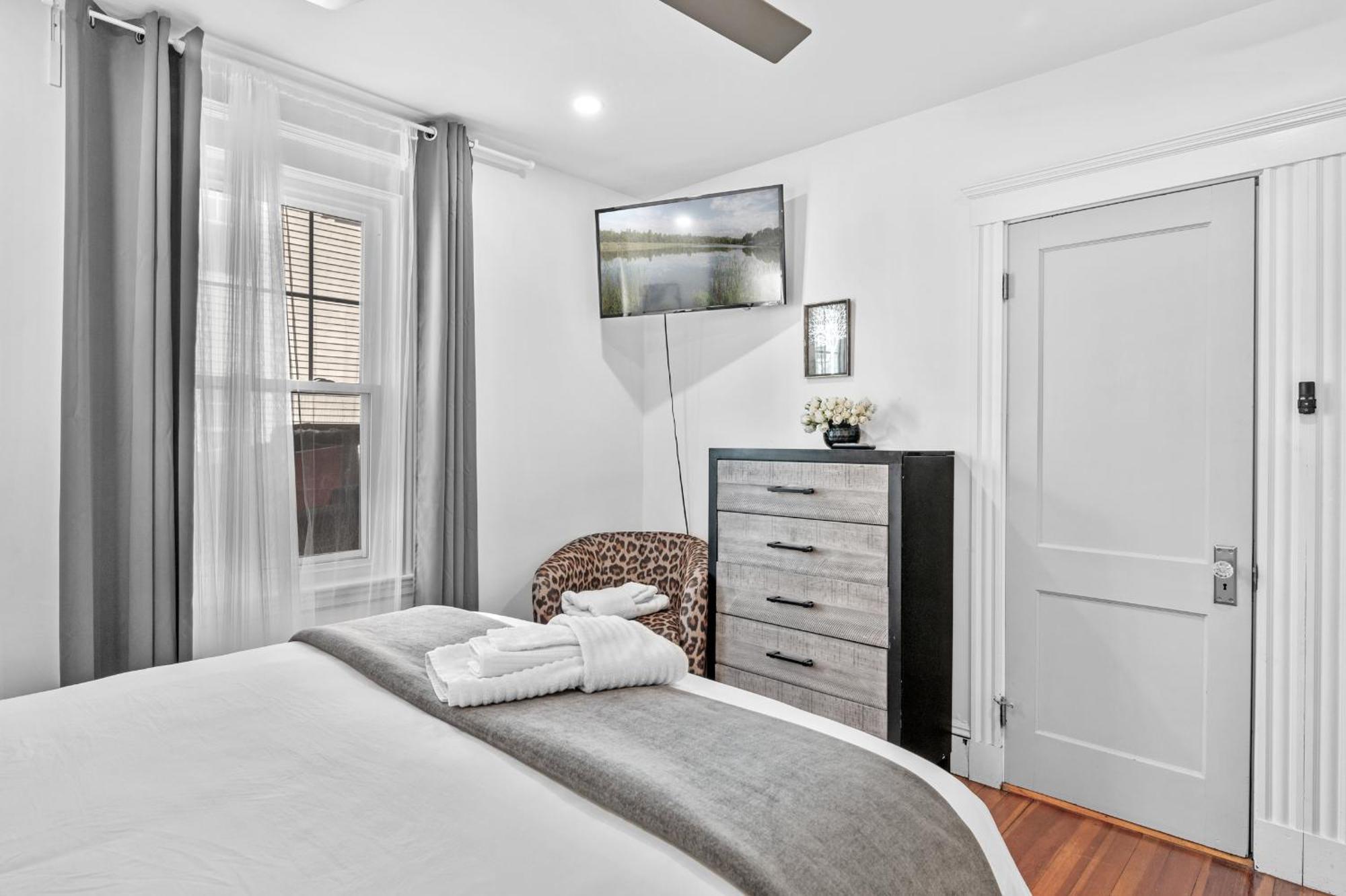 Roslindale Village Apartment