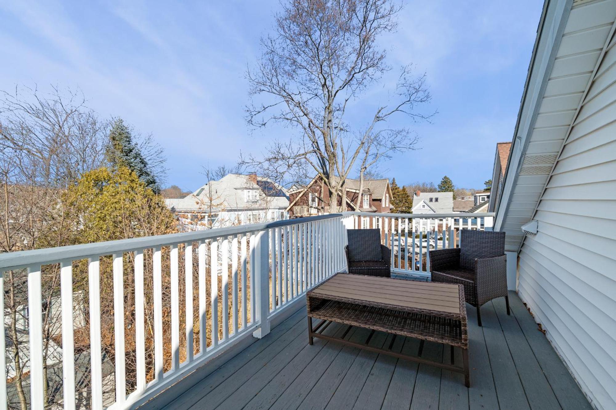 Roslindale Village Apartment *