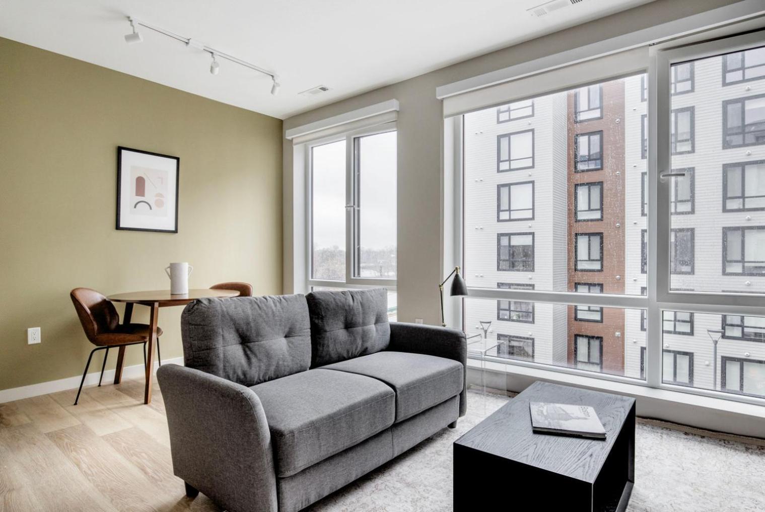 Brighton Jr 1br W Wd Gym On The River Bos-997 *