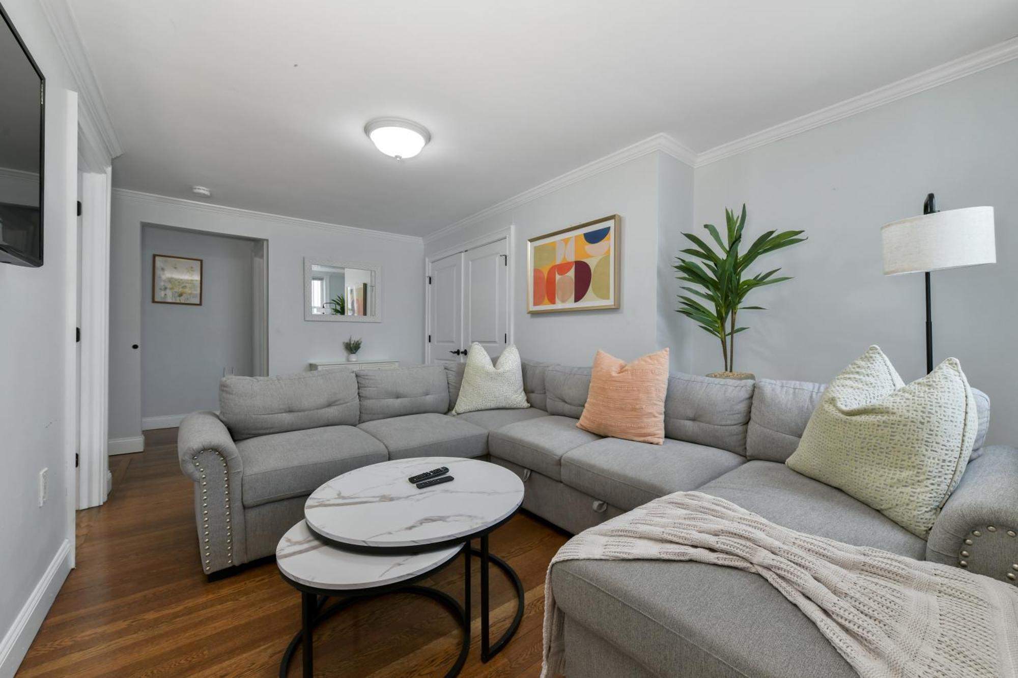 The Princeton Luxurious - New! - Near Downtown Boston, Airport Apartment *
