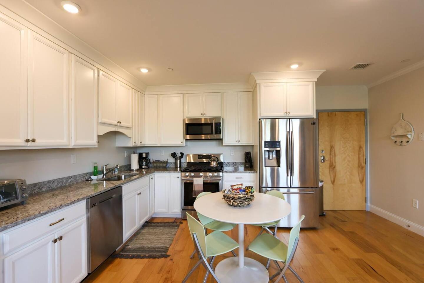 Apartment 2b, 2ba - Near Neubmc, Elevator Access