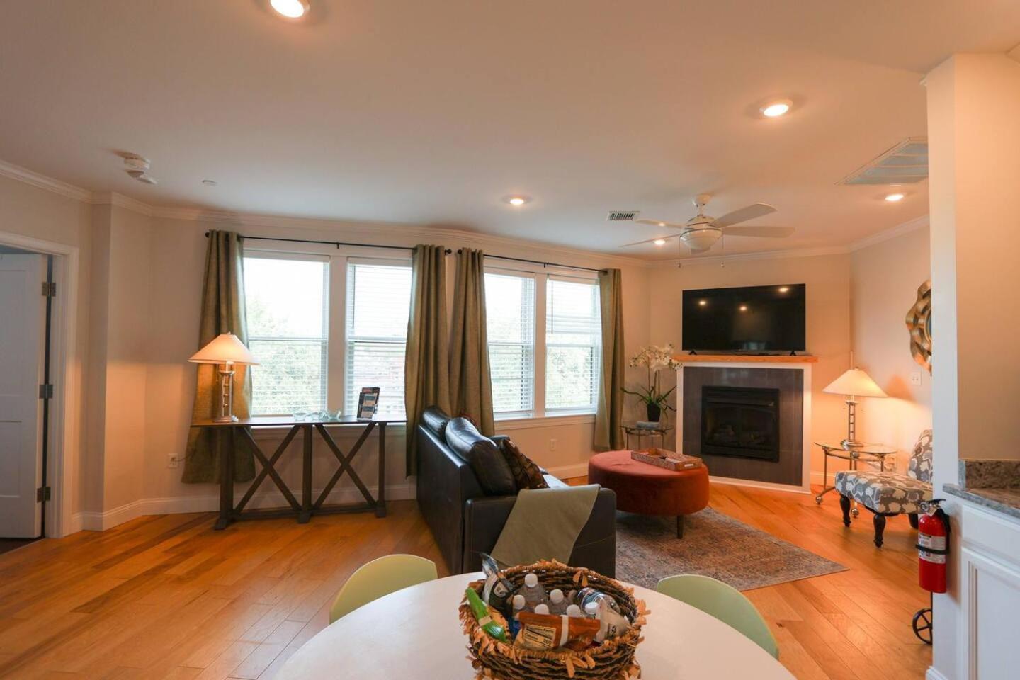 2b, 2ba - Near Neubmc, Elevator Access * Boston