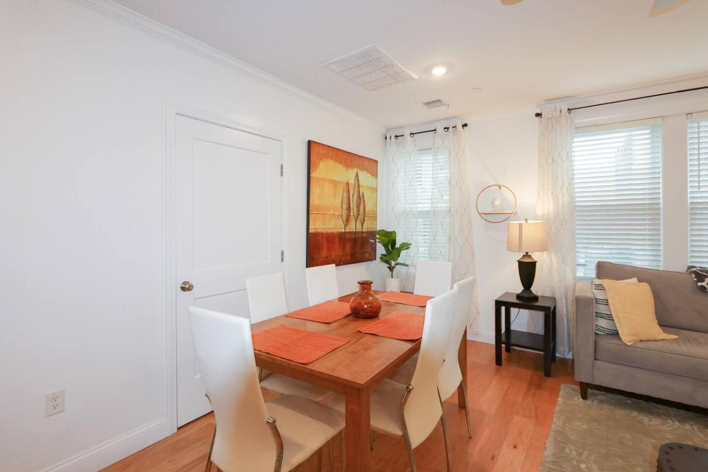 Apartment Modern 2-bed, 2-bath, Steps To Northeastern