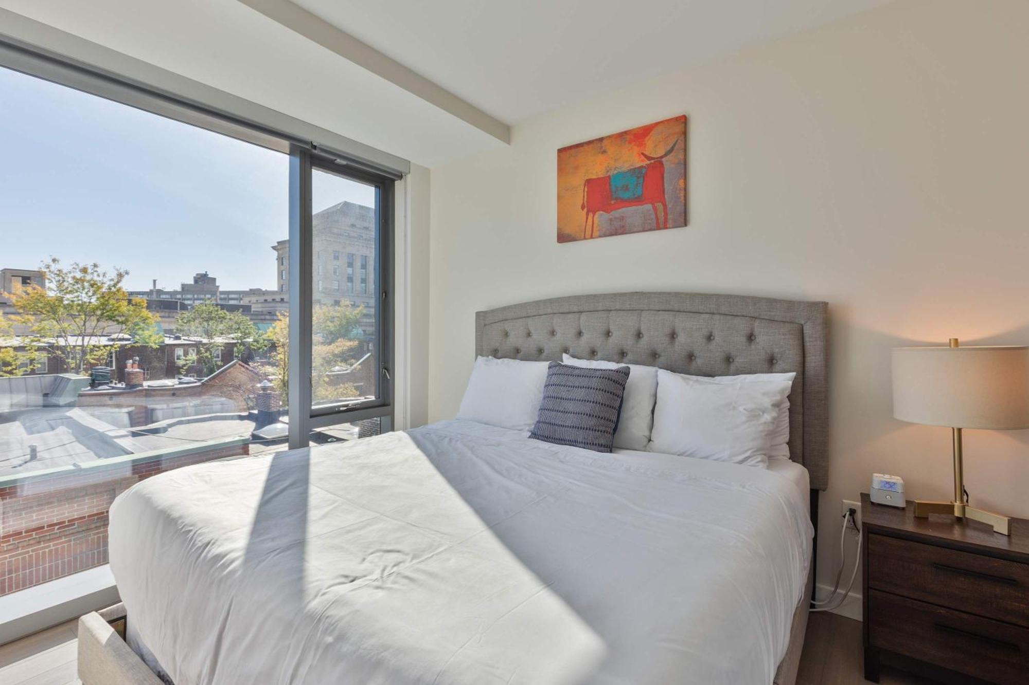 Luxury In Heart Of Back Bay - 30-404