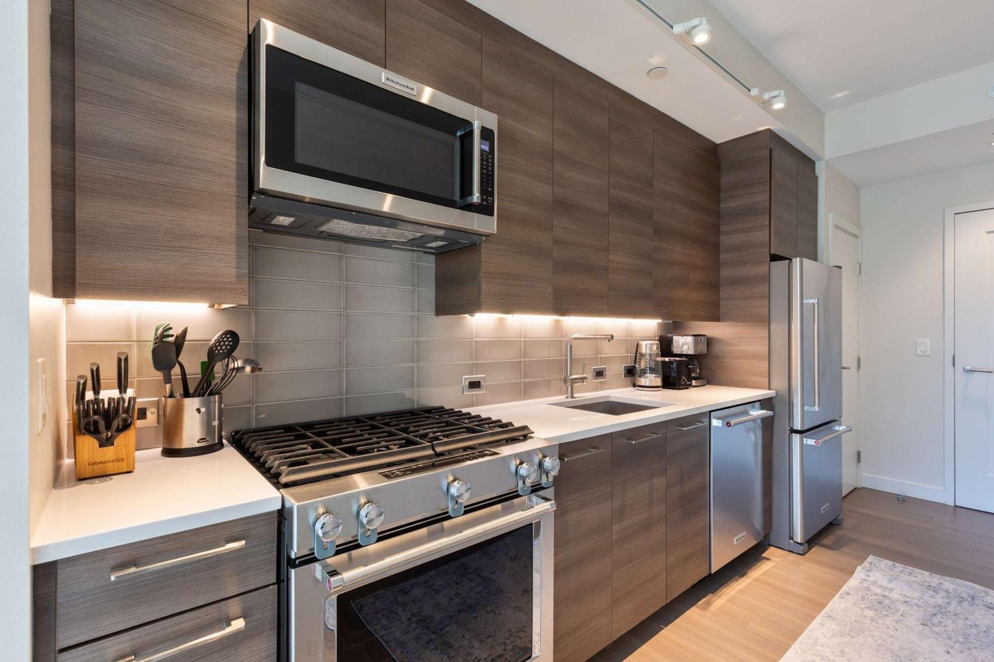Luxury In Heart Of Back Bay - 30-404