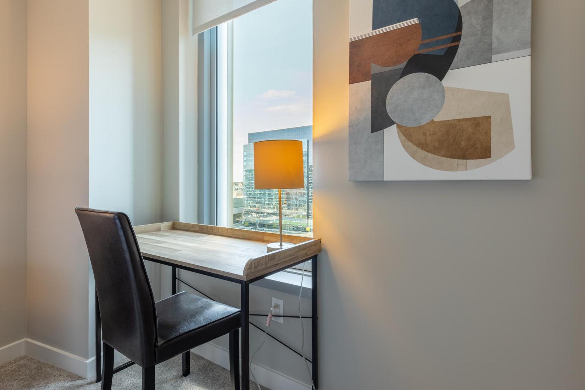 Private 2br Seaport-via-714 *