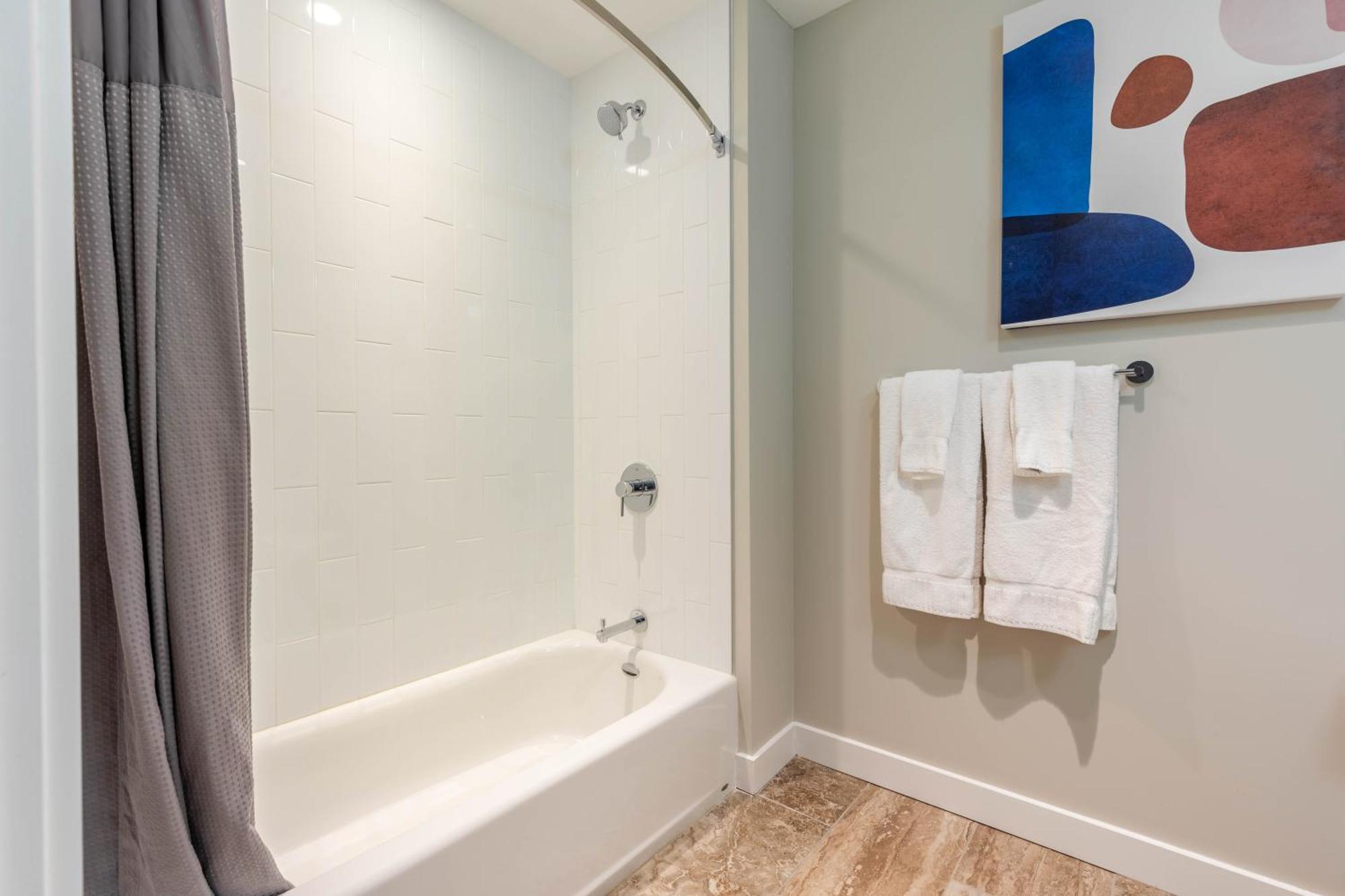 Private 2br Seaport-via-714