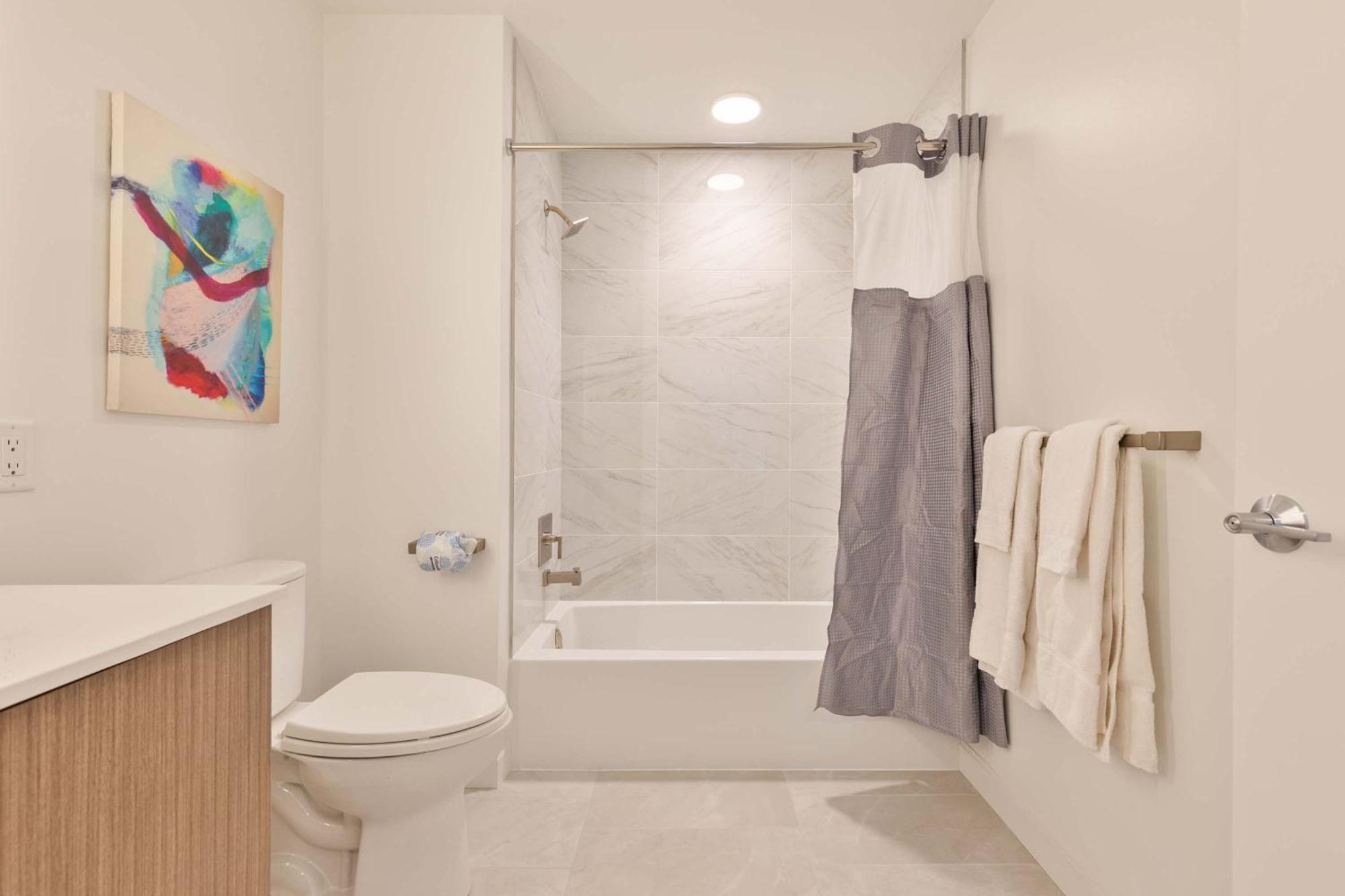 Private With Kitchen & Gym Apartment *