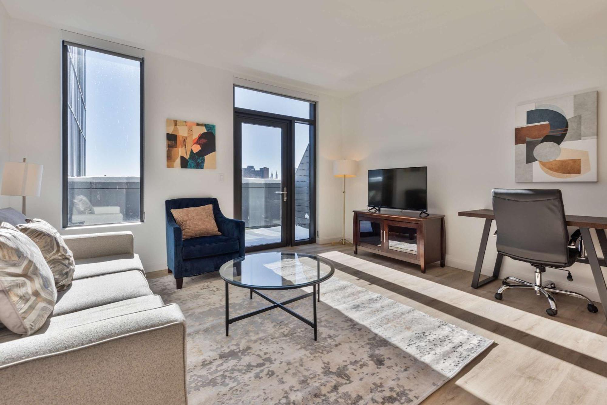 Apartment Gorgeous With Kitchen-idl-637