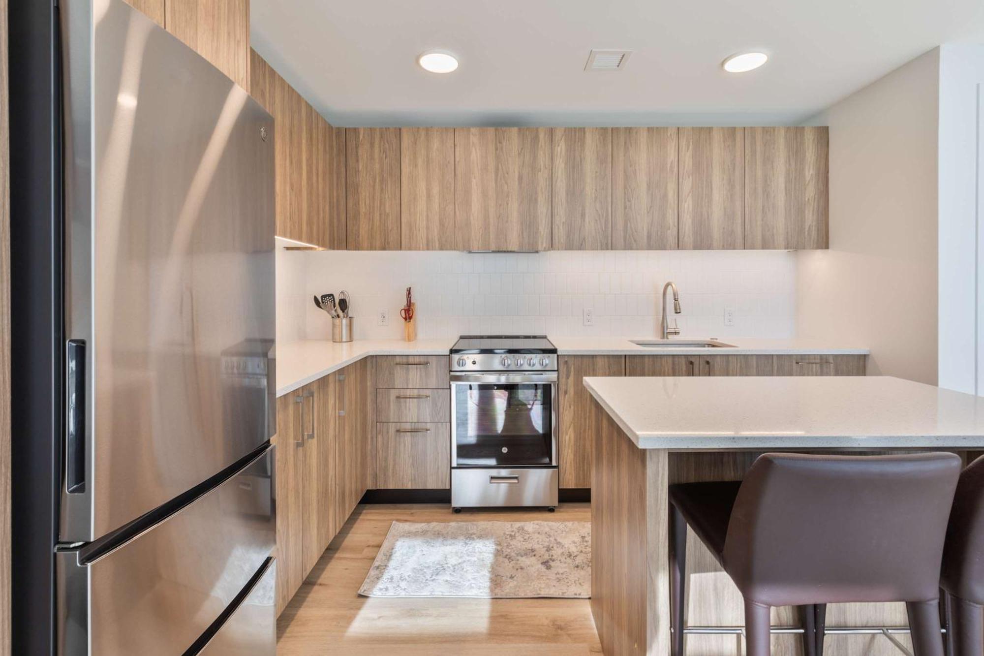 Gorgeous With Kitchen-idl-637 Boston