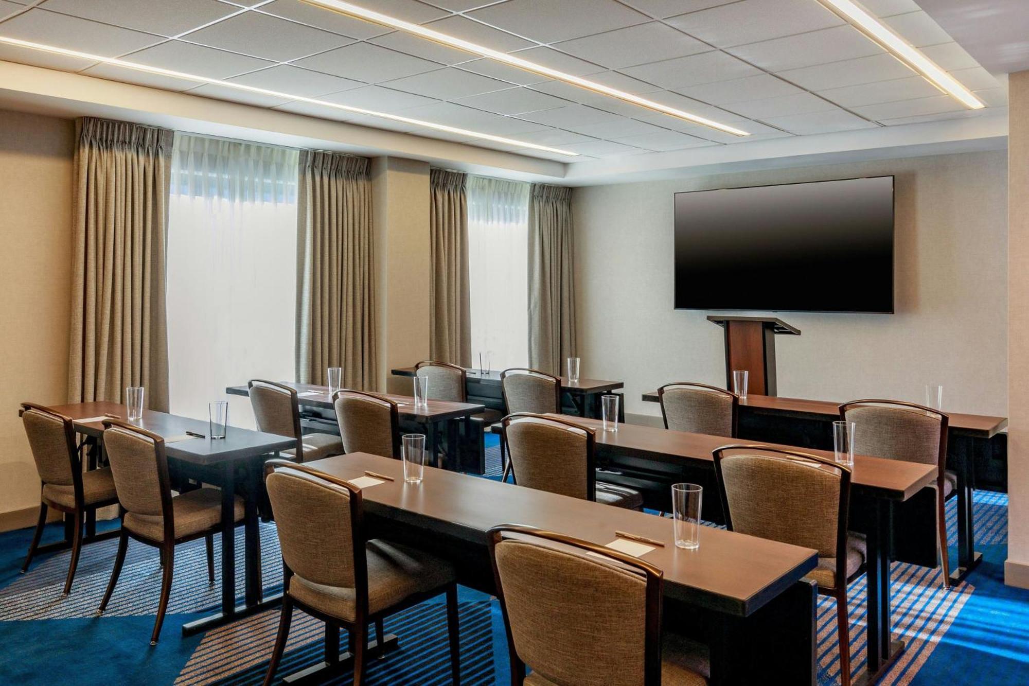 Hotel By Marriott Back Bay/fenway Boston