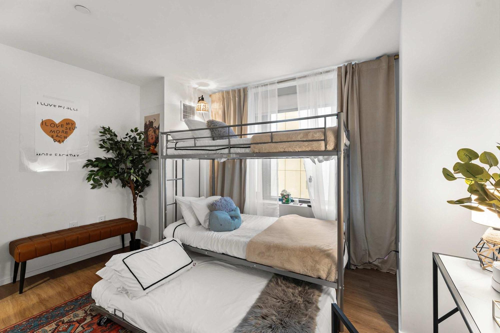 Apartment The Dazzling Two-bedroom Two-bath In South End *
