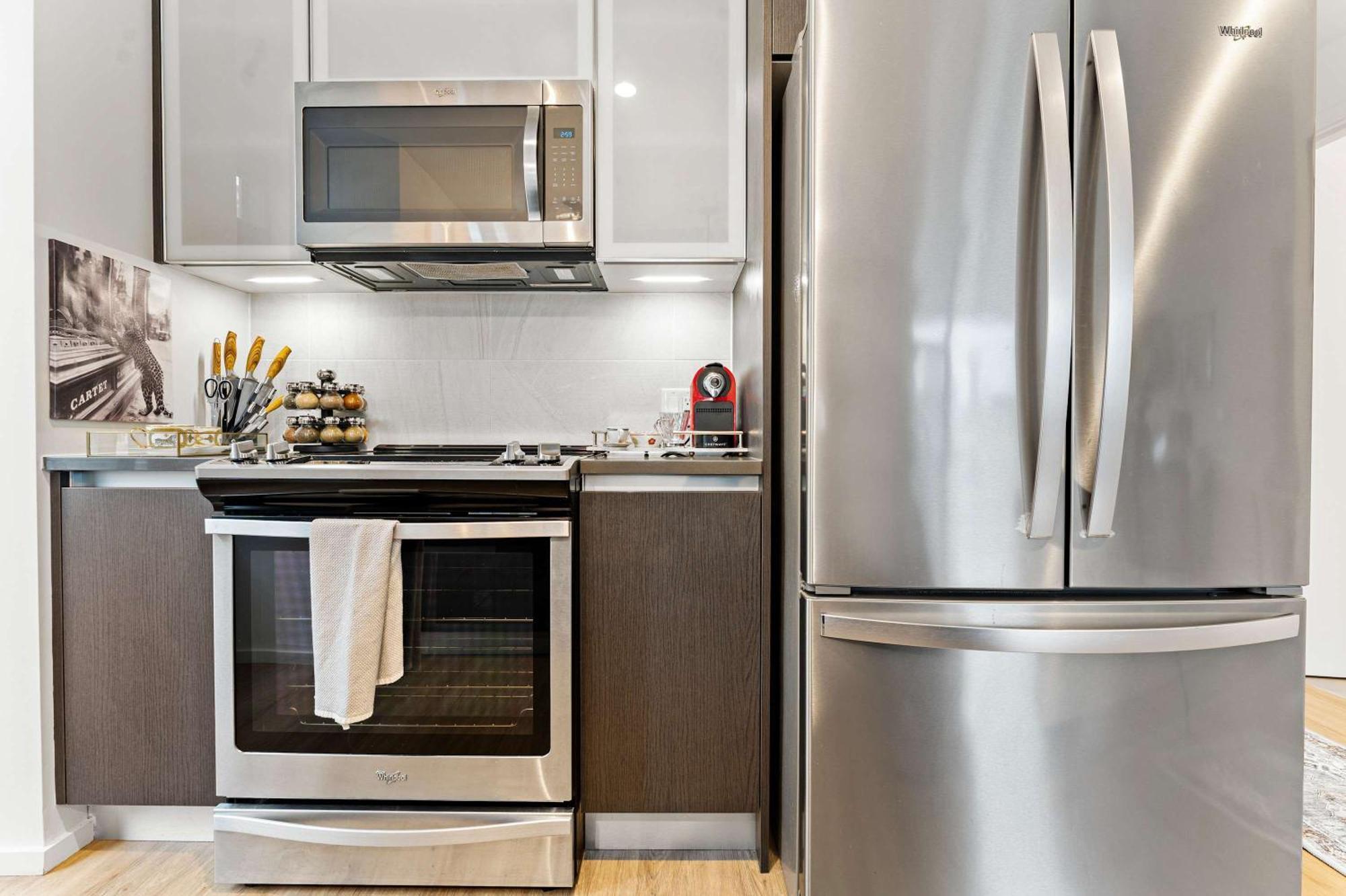 Apartment The Dazzling Two-bedroom Two-bath In South End *
