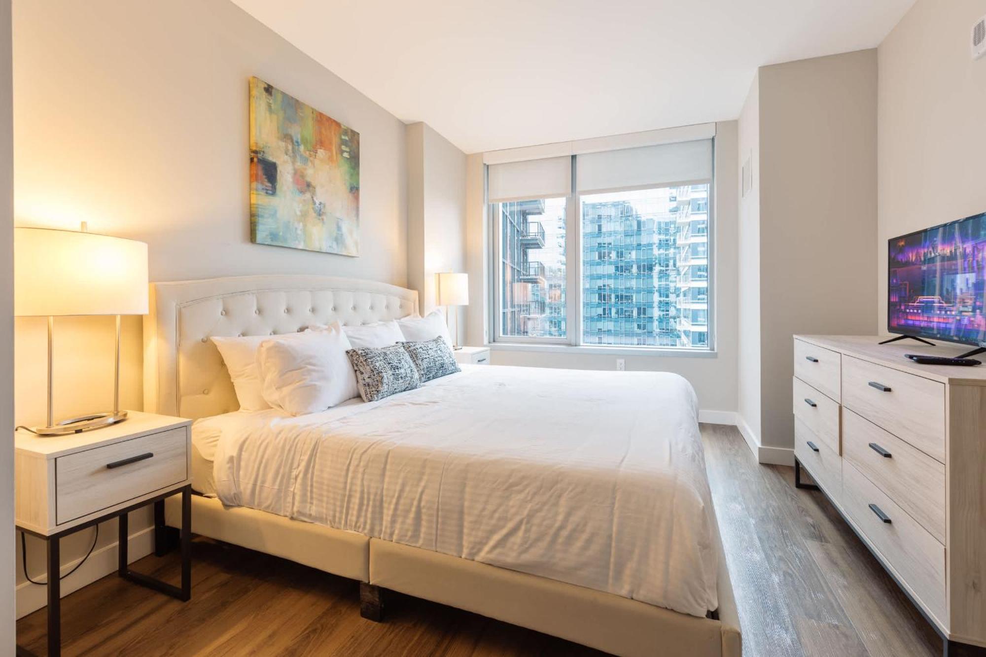 Luxury In Seaport *