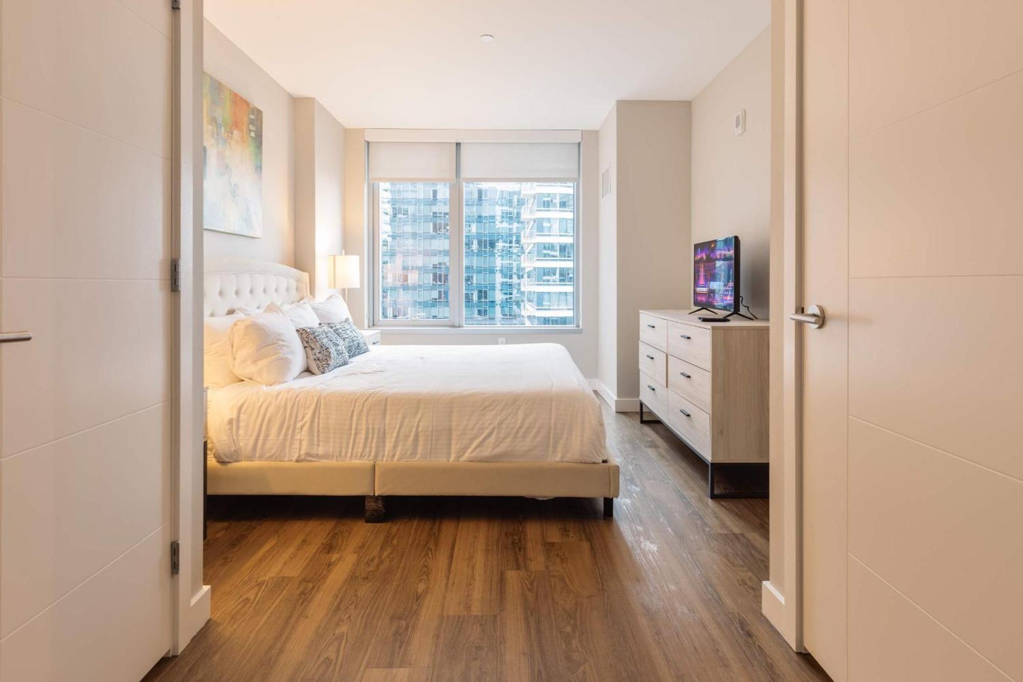 Luxury In Seaport Apartment *