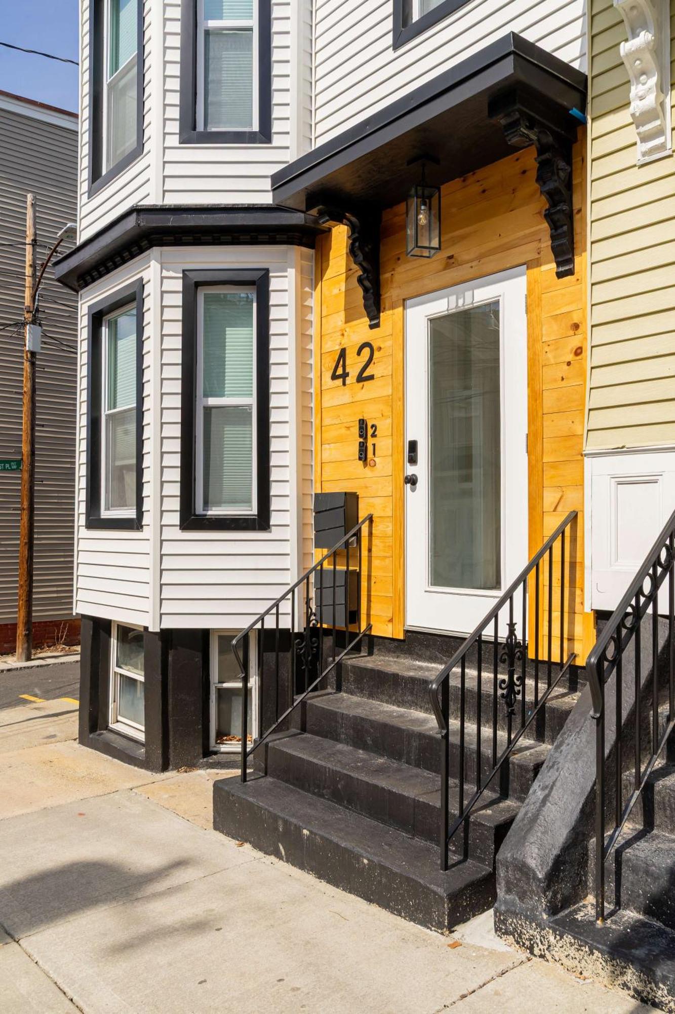 Modern East 2 Bed 2 Bath Apartment Boston
