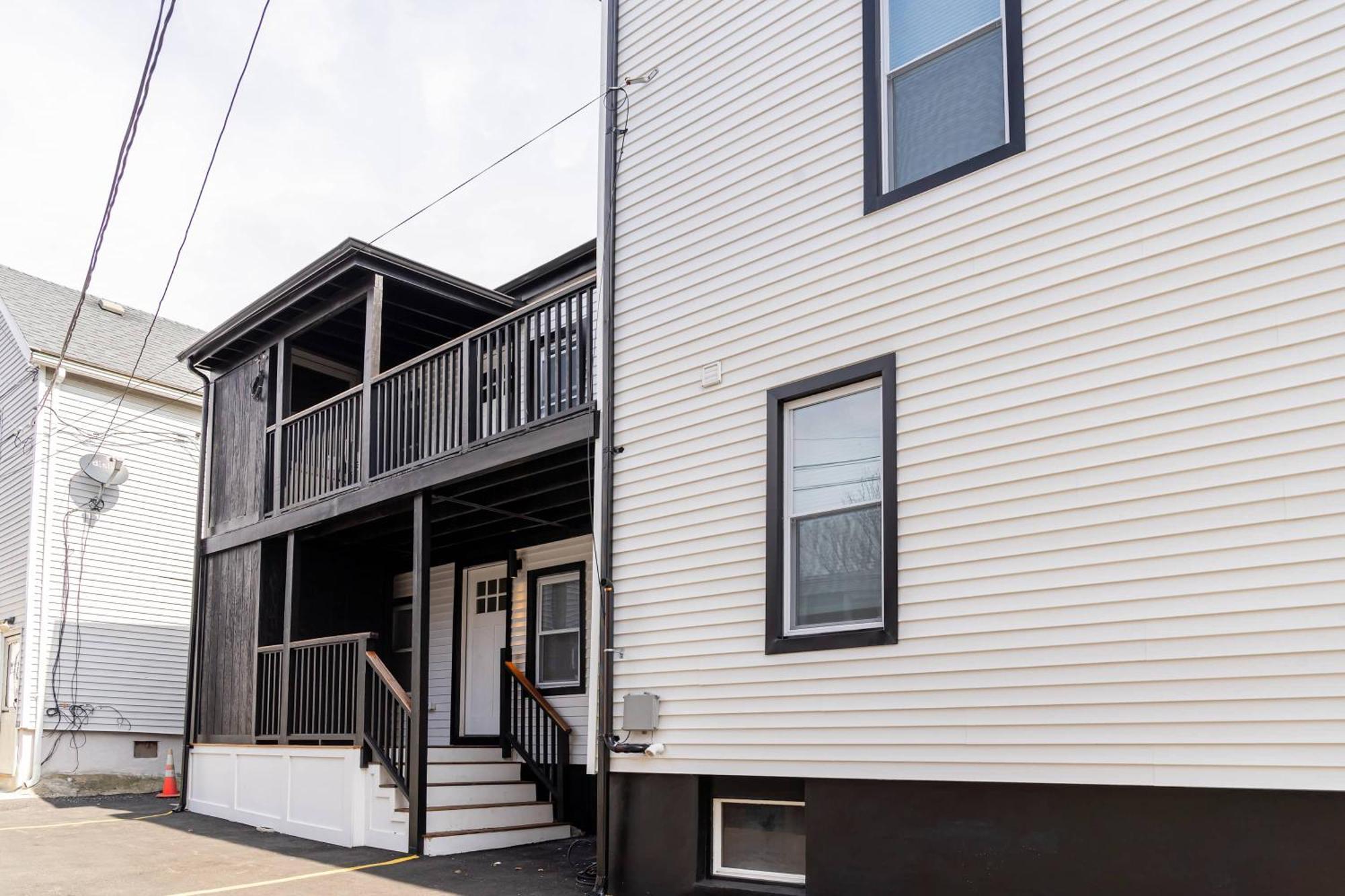 Modern East 2 Bed 2 Bath Apartment Boston