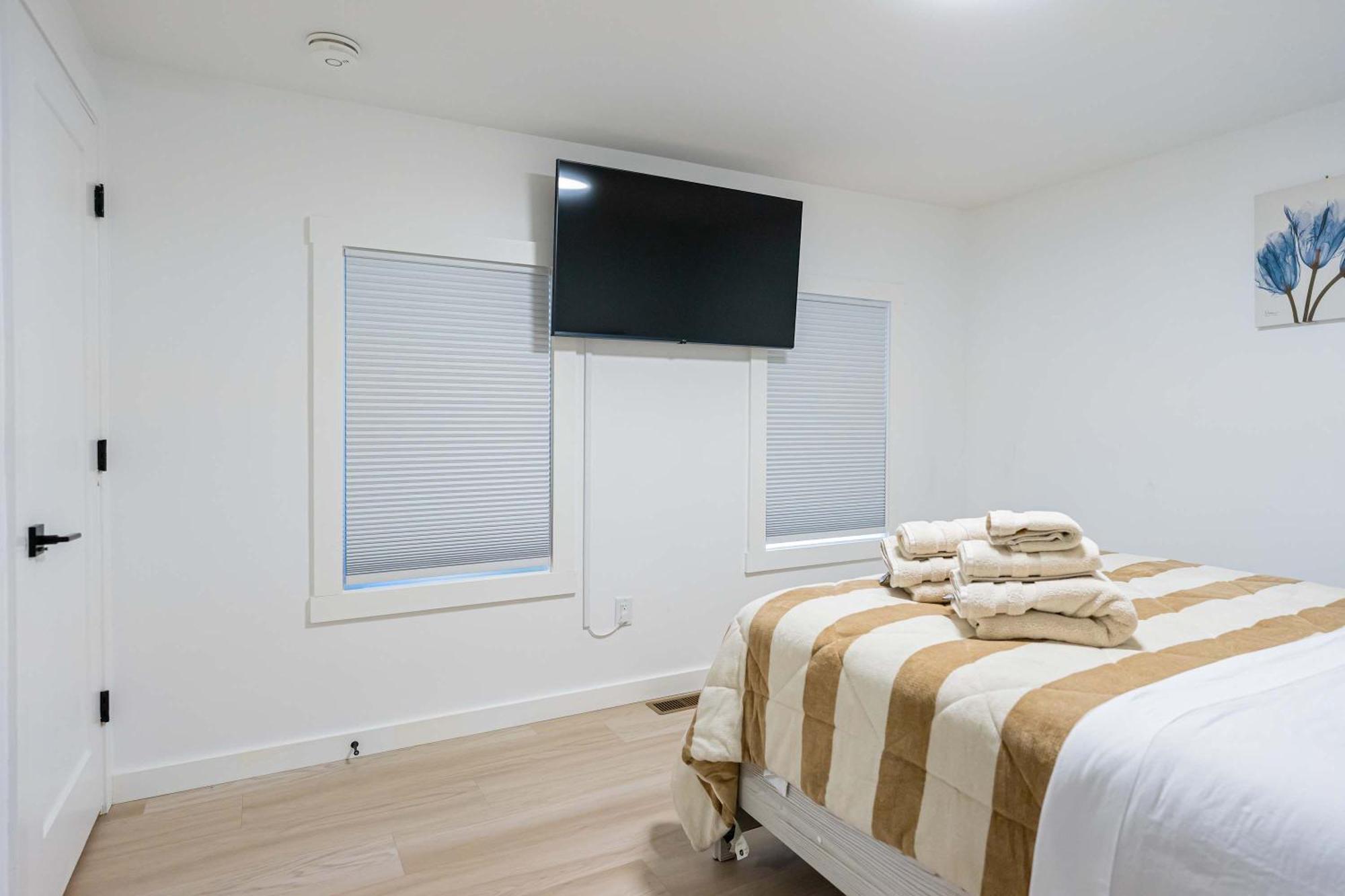 Modern East 2 Bed 2 Bath Boston